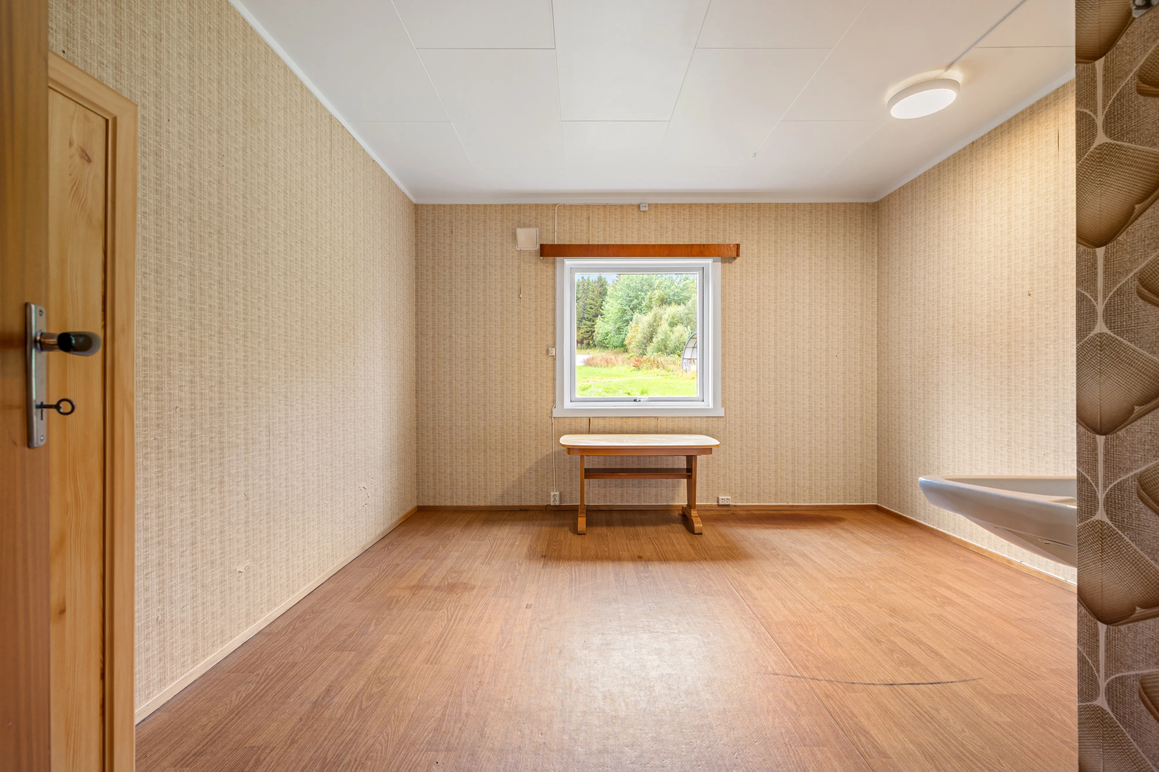 1910 Harstad House with Sea Views, Modern Kitchen and Spacious Grounds - View image 18 of 44