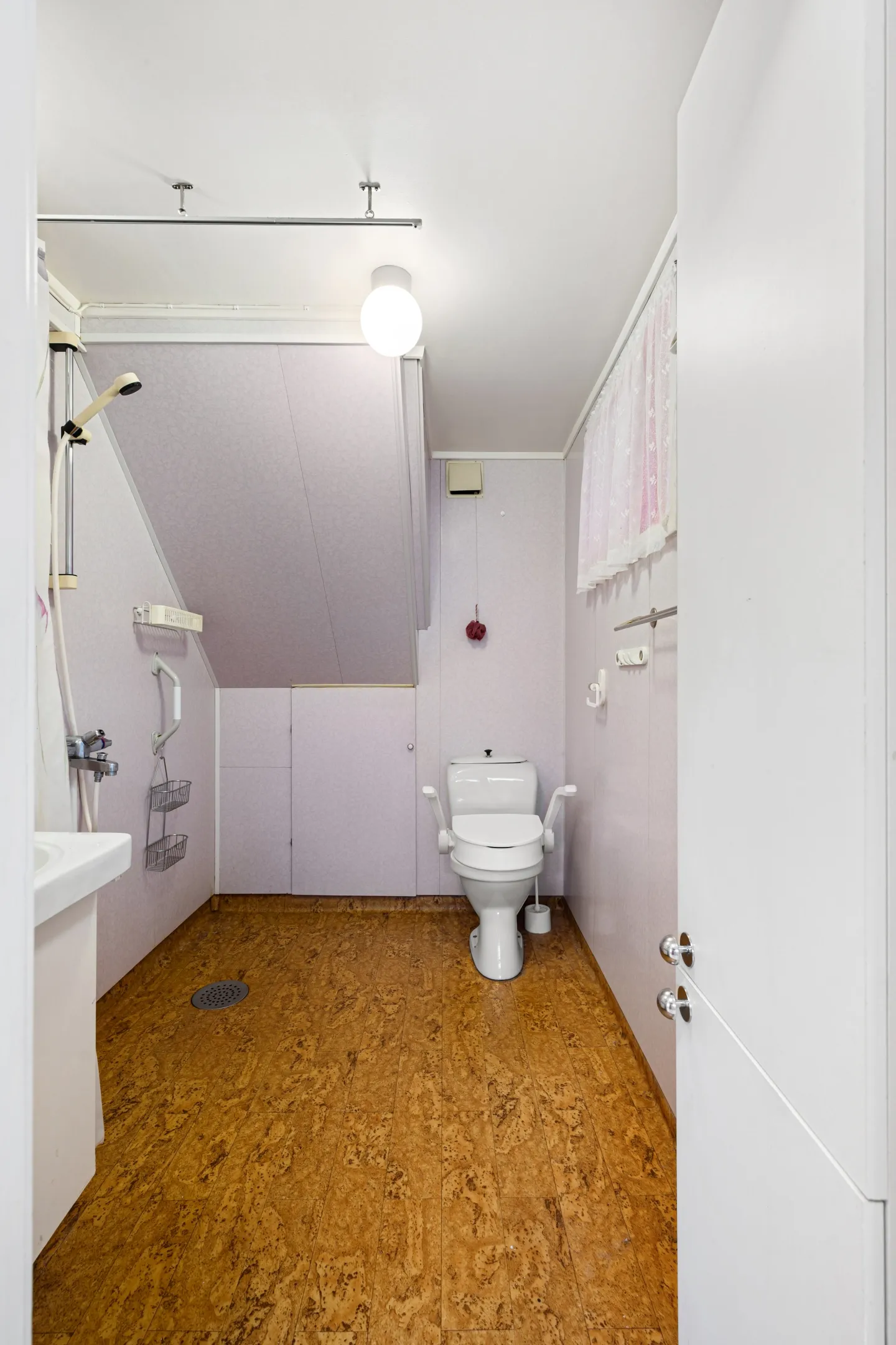 1910 Harstad House with Sea Views, Modern Kitchen and Spacious Grounds - View image 20 of 44