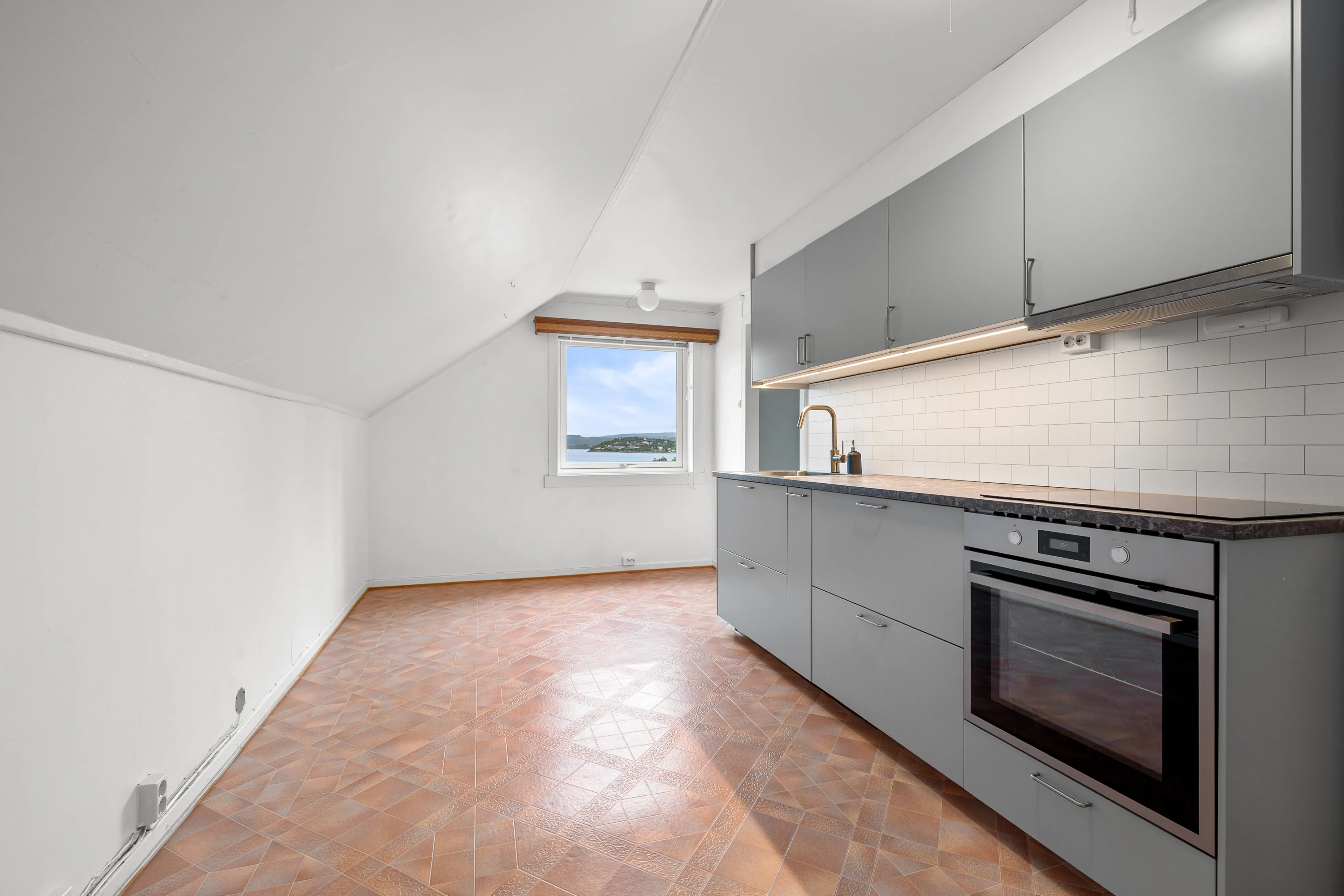 1910 Harstad House with Sea Views, Modern Kitchen and Spacious Grounds - View image 27 of 44