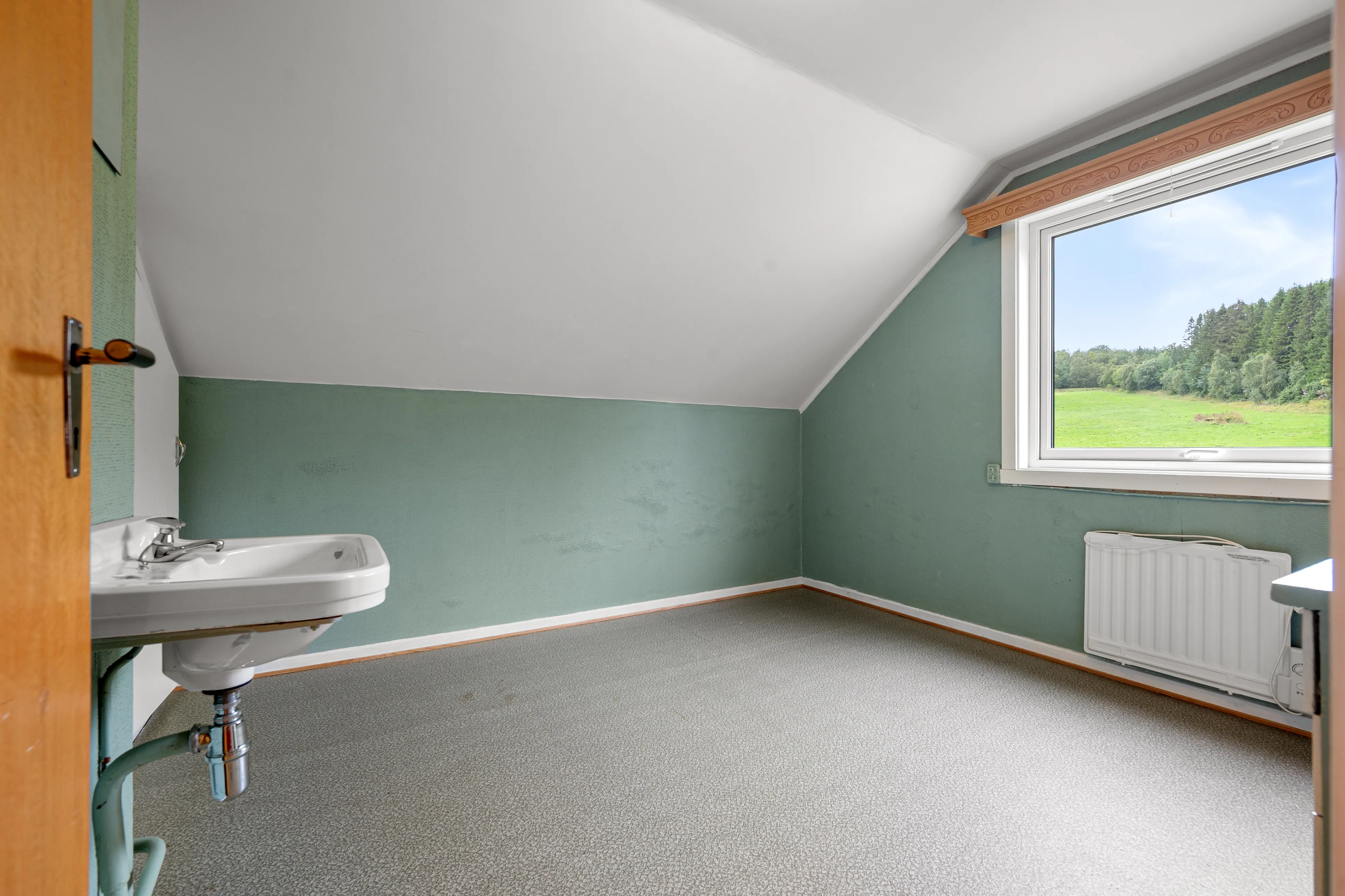 1910 Harstad House with Sea Views, Modern Kitchen and Spacious Grounds - View image 30 of 44