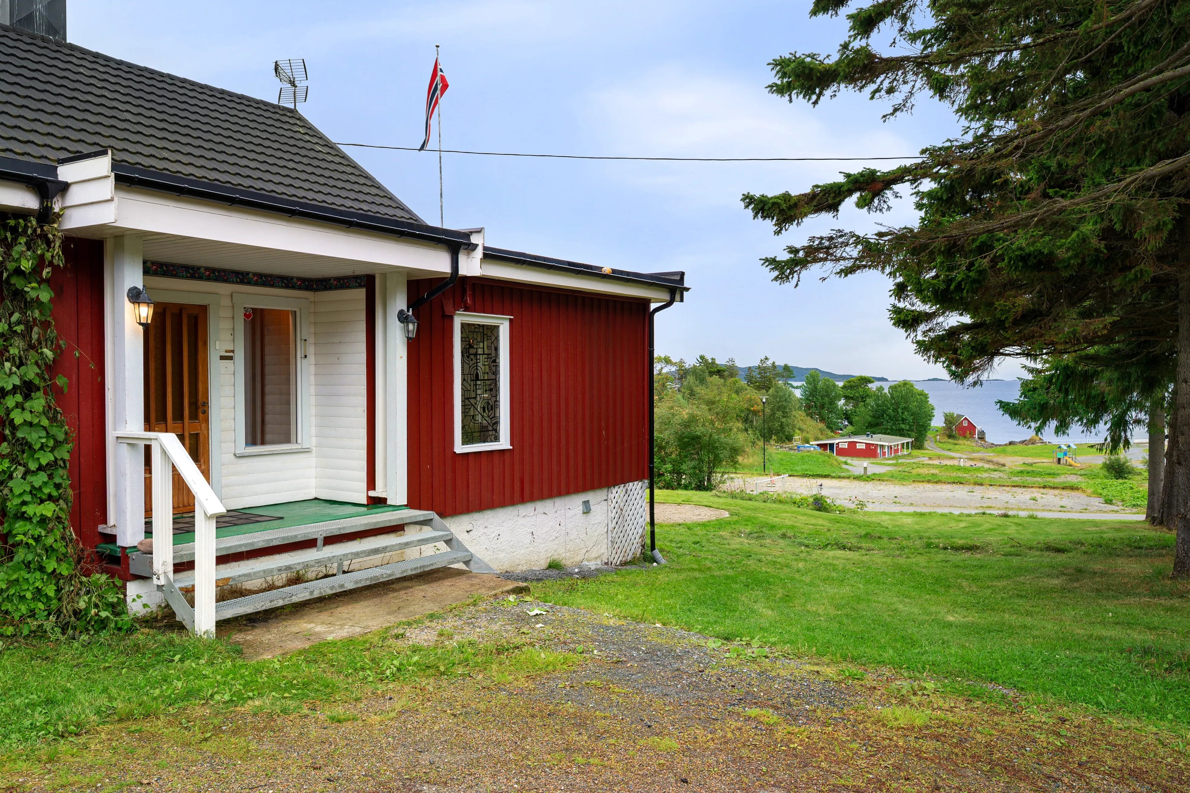 1910 Harstad House with Sea Views, Modern Kitchen and Spacious Grounds - View image 36 of 44
