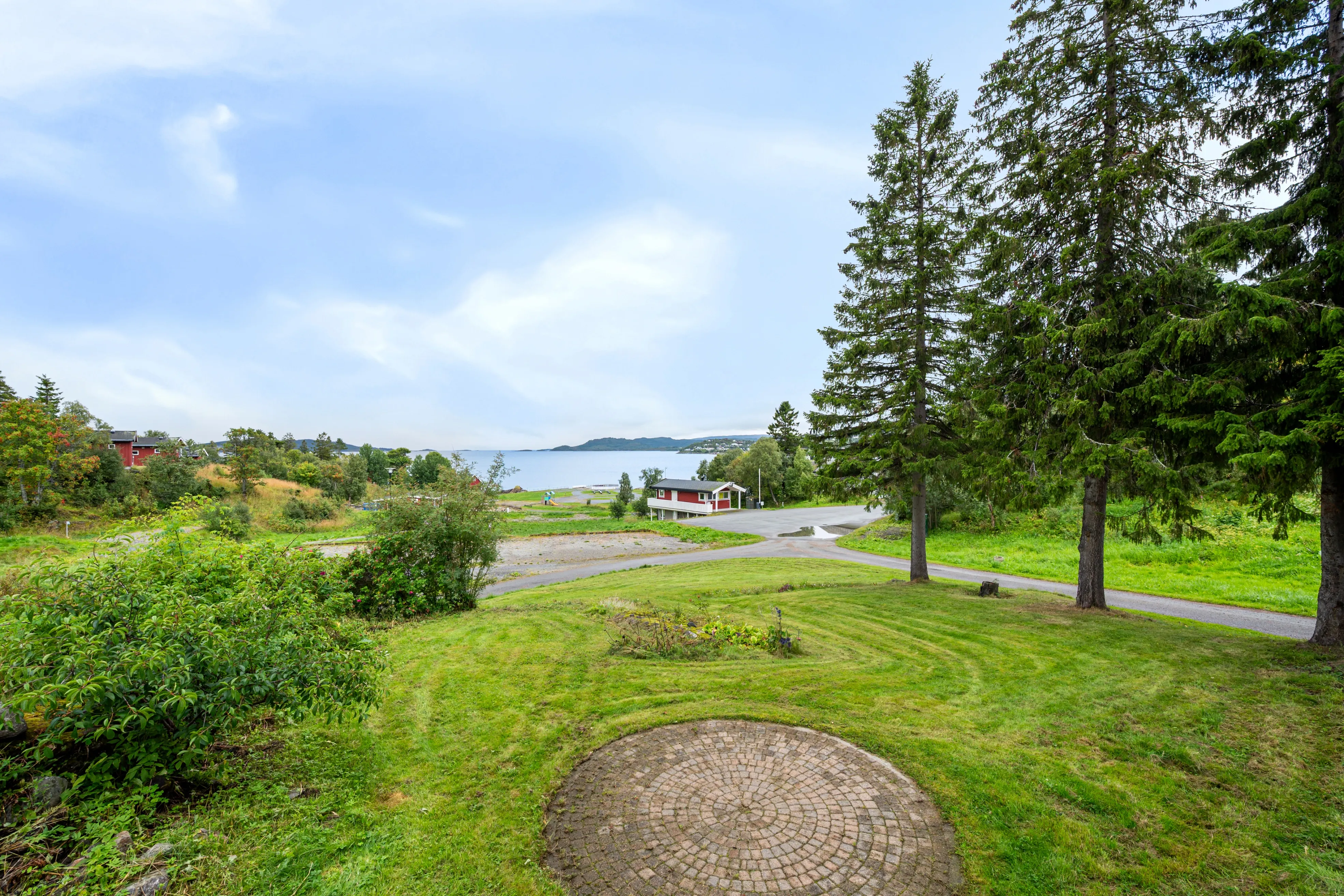 1910 Harstad House with Sea Views, Modern Kitchen and Spacious Grounds - View image 39 of 44