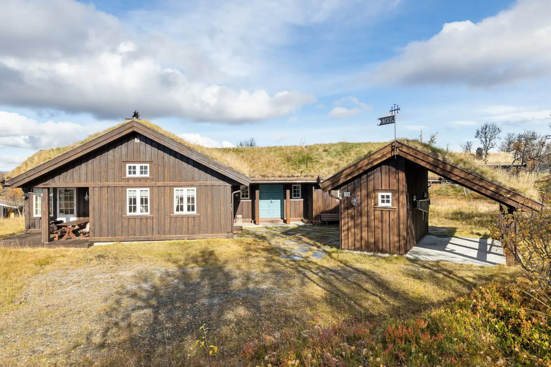 Architect-Designed 5-Bed Country House in Rauland with Mountain Access - Image 2