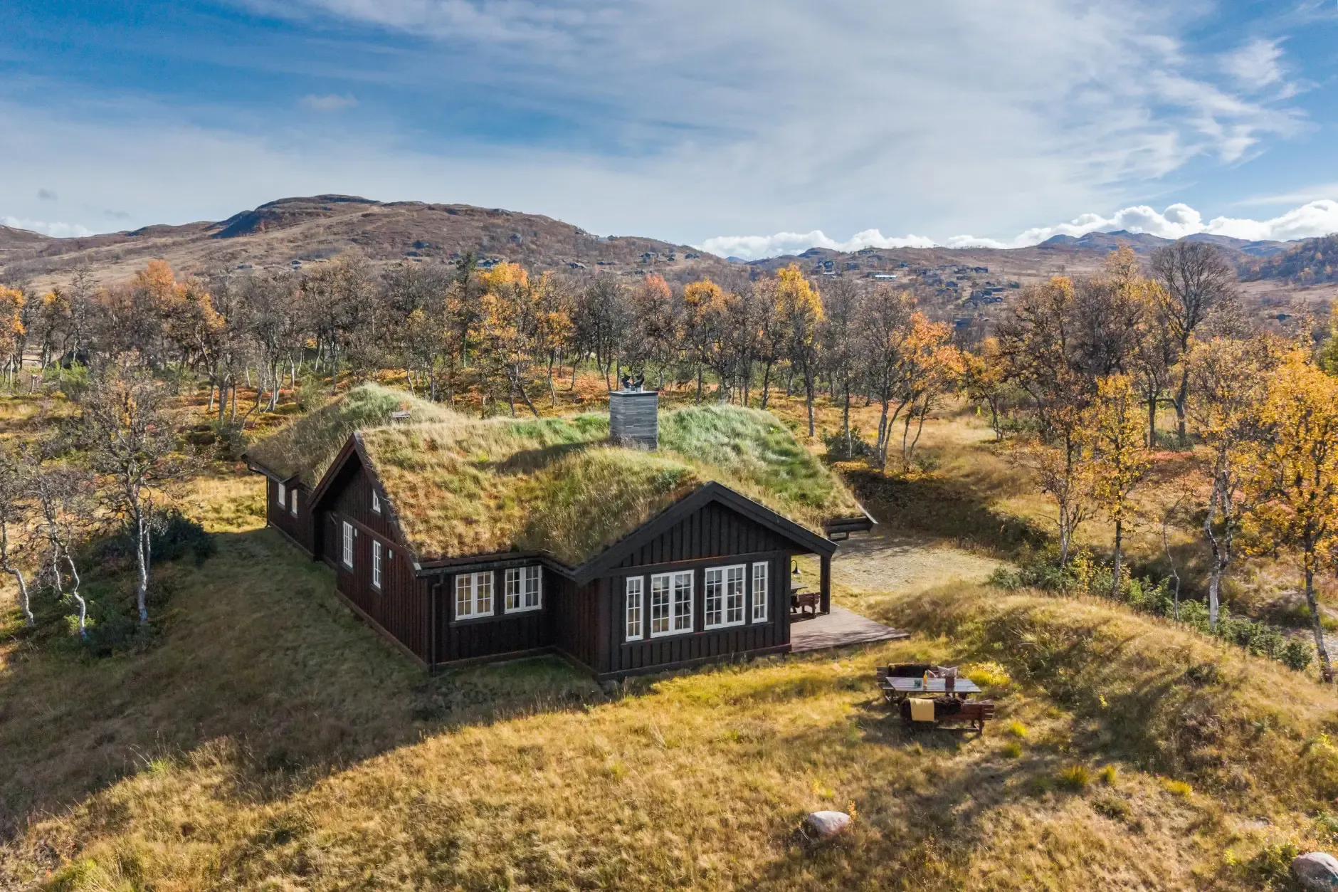 Architect-Designed 5-Bed Country House in Rauland with Mountain Access - Image 3