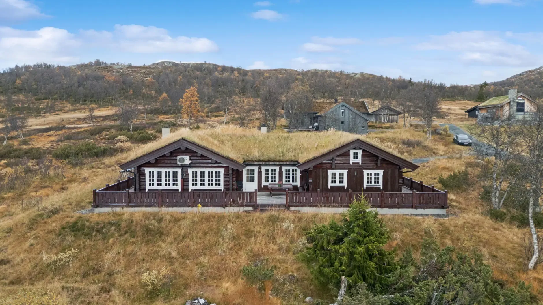 Spacious 4-Bedroom Country House with Expansive Lot in Norway's Telemark Region - Image 1