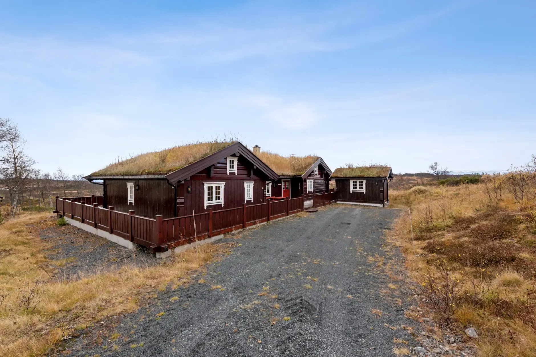 Spacious 4-Bedroom Country House with Expansive Lot in Norway's Telemark Region - Image 3