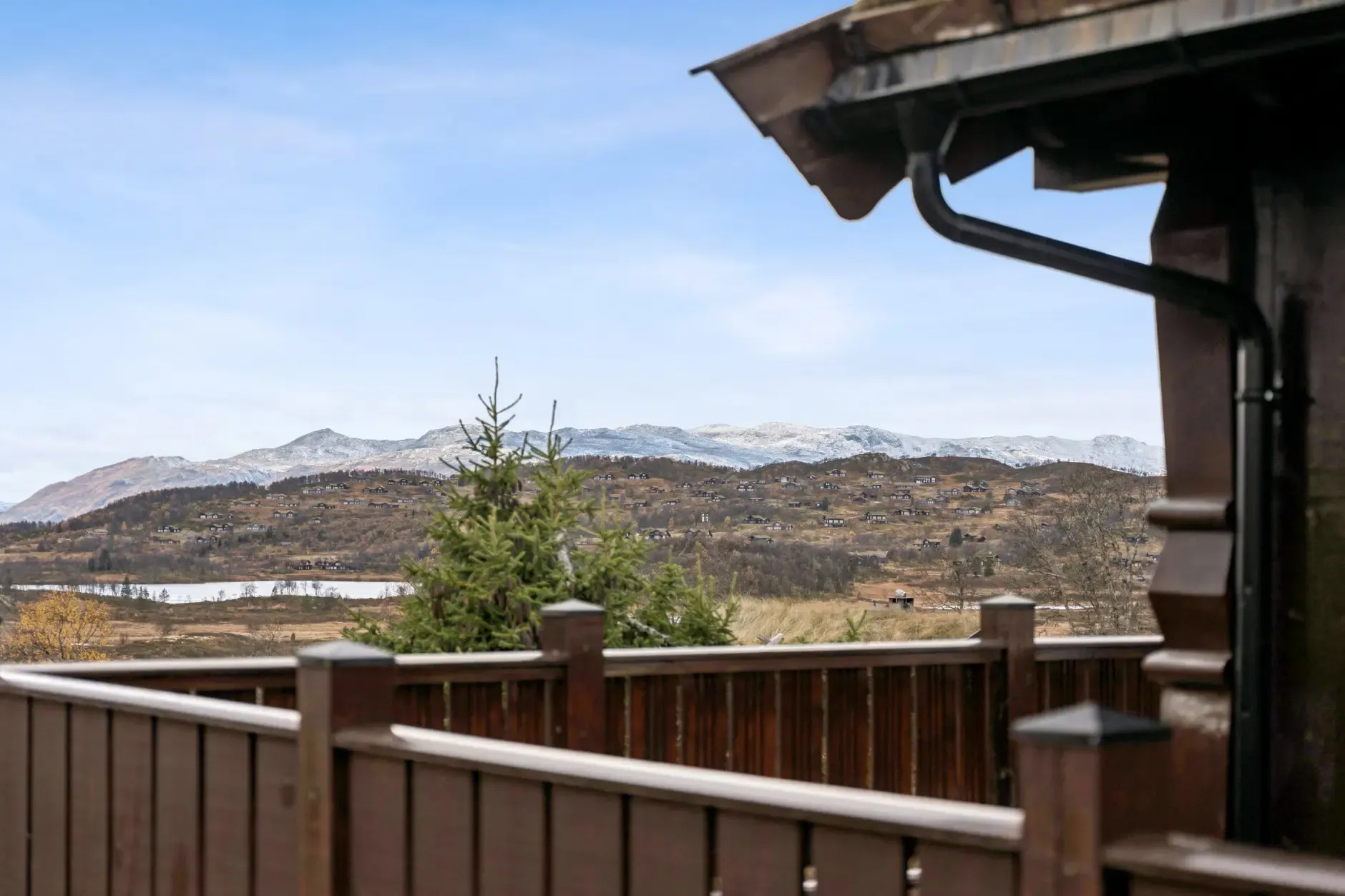 Spacious 4-Bedroom Country House with Expansive Lot in Norway's Telemark Region - Image 4