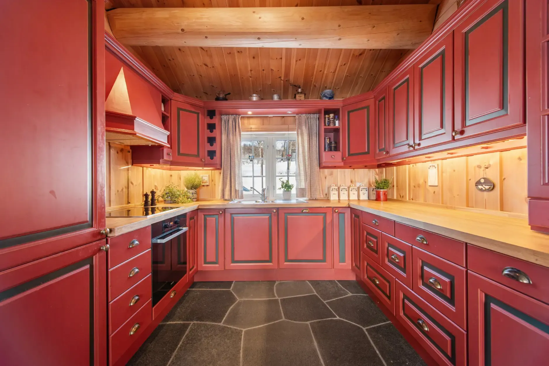 Spacious 4-Bedroom Country House with Expansive Lot in Norway's Telemark Region - View image 14 of 50