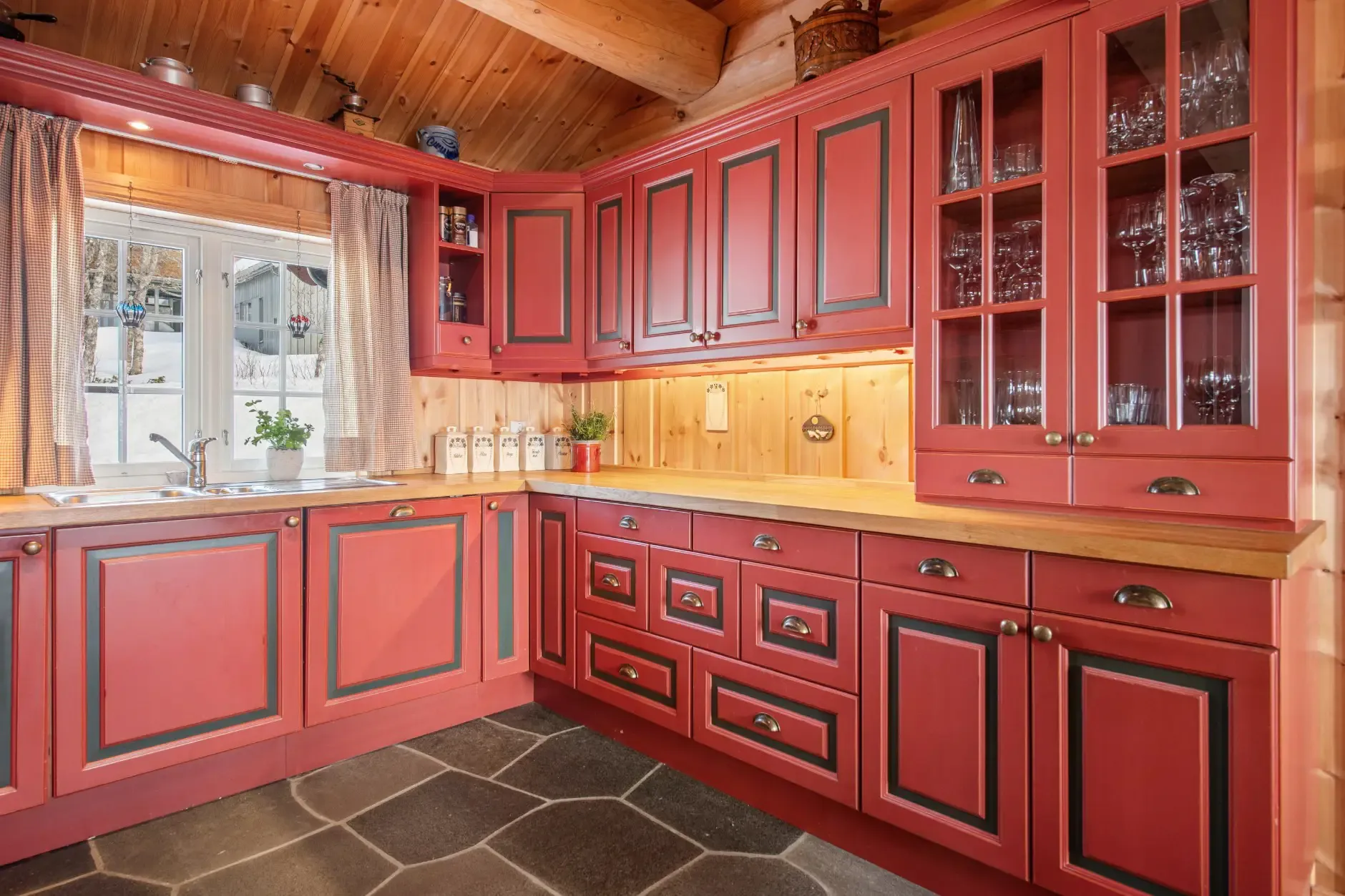 Spacious 4-Bedroom Country House with Expansive Lot in Norway's Telemark Region - View image 15 of 50