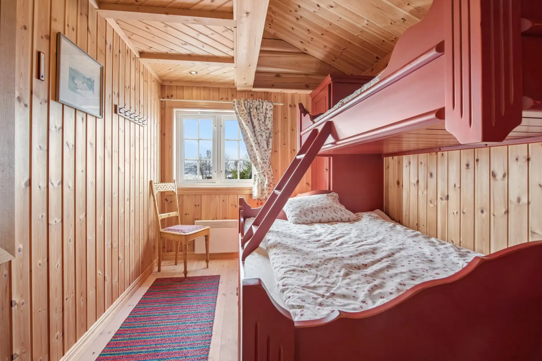 Spacious 4-Bedroom Country House with Expansive Lot in Norway's Telemark Region - View image 23 of 50