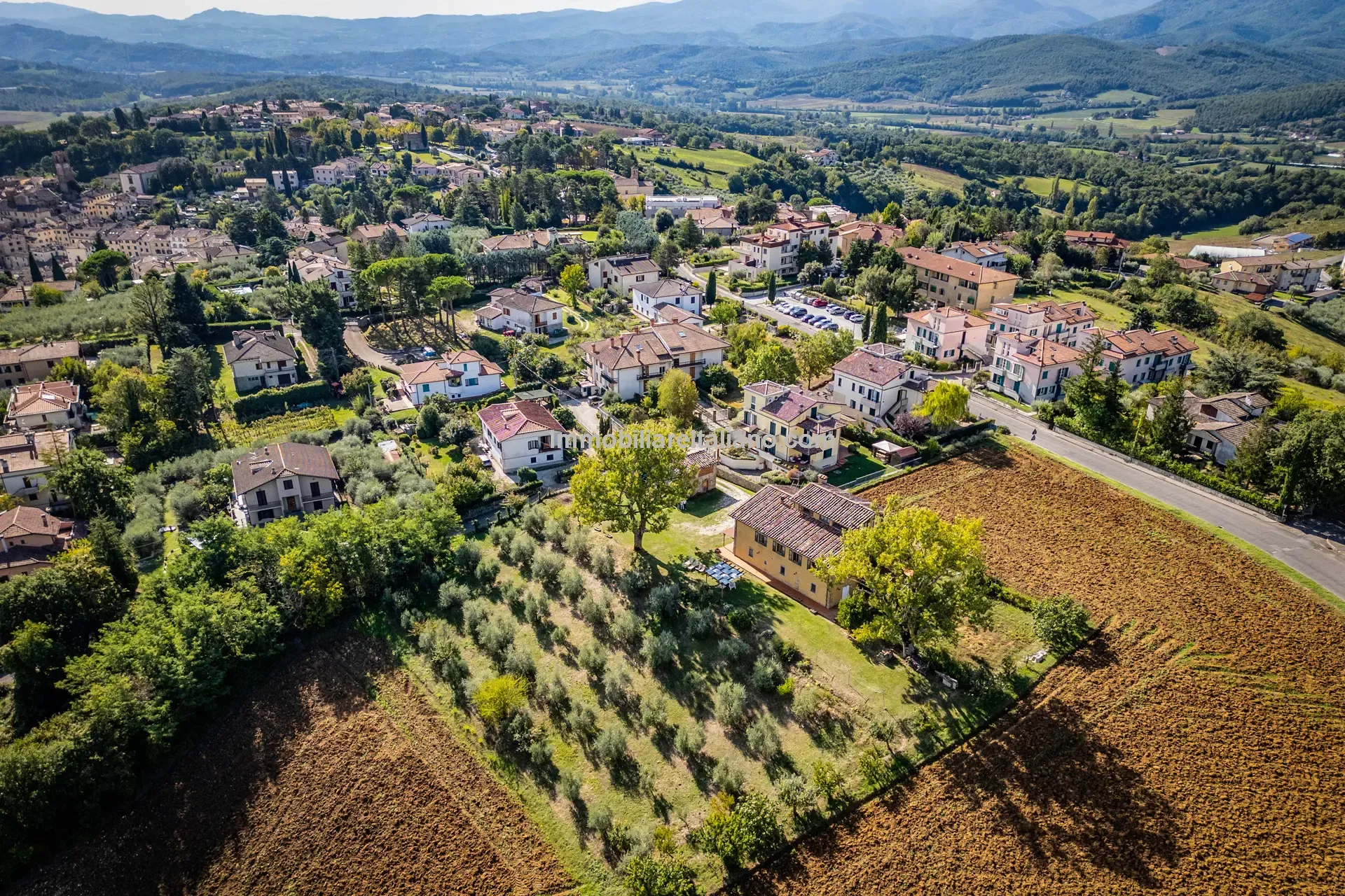 Spacious 5-Bedroom Farmhouse with Garden in Scenic Anghiari, Tuscany - View image 6 of 66