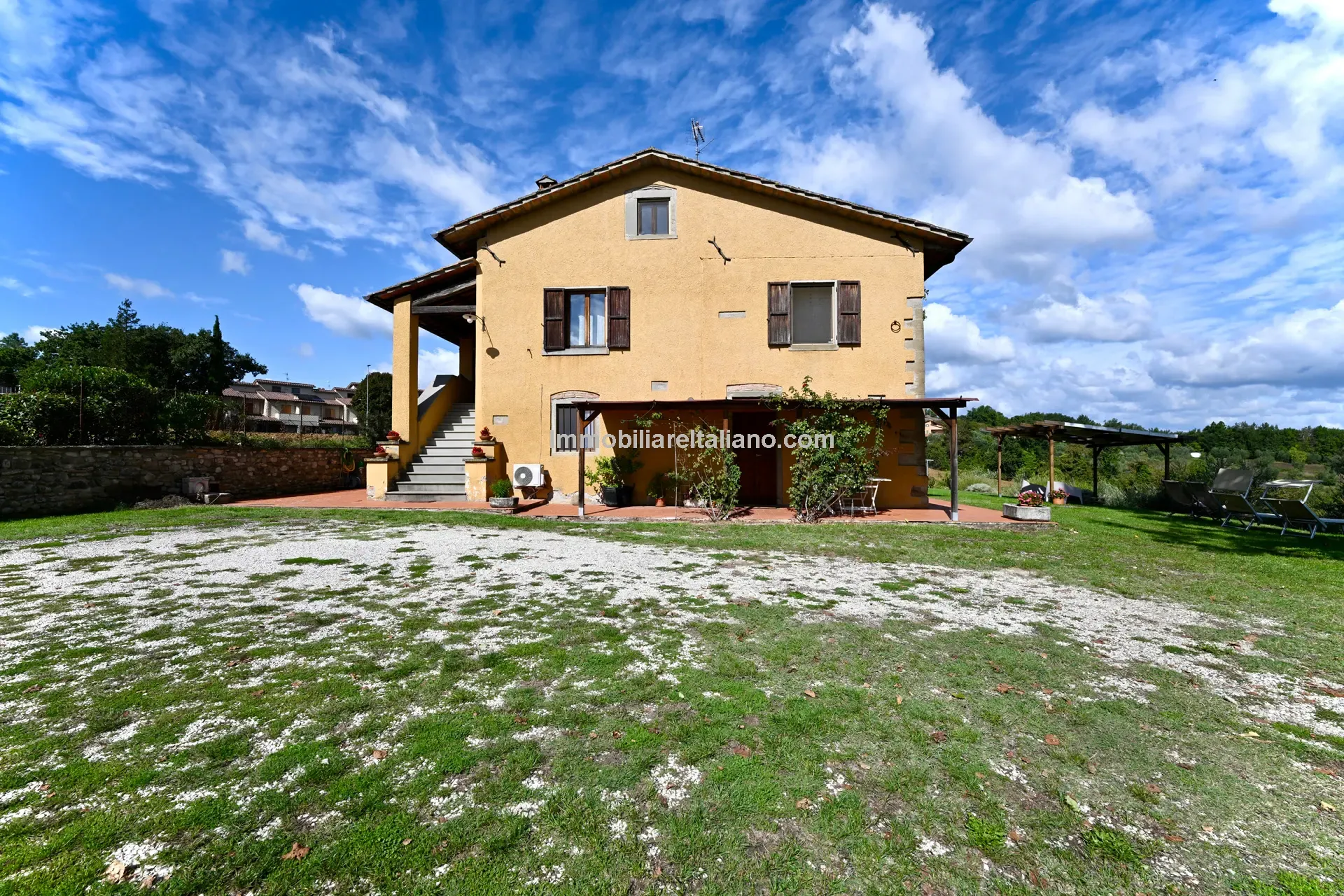 Spacious 5-Bedroom Farmhouse with Garden in Scenic Anghiari, Tuscany - View image 7 of 66