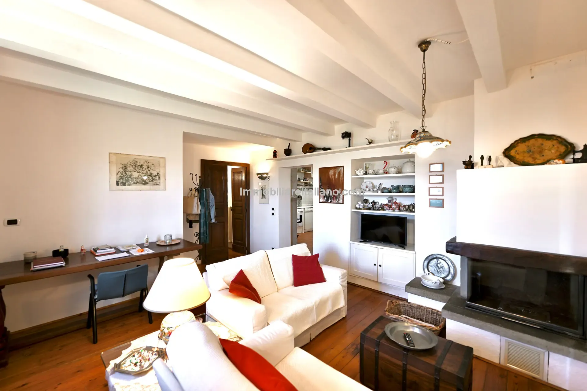 Spacious 5-Bedroom Farmhouse with Garden in Scenic Anghiari, Tuscany - View image 23 of 66