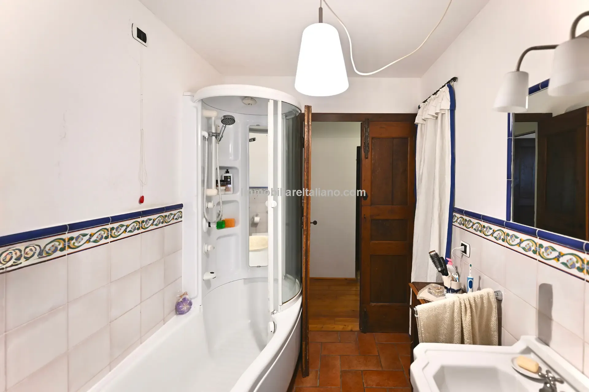 Spacious 5-Bedroom Farmhouse with Garden in Scenic Anghiari, Tuscany - View image 30 of 66