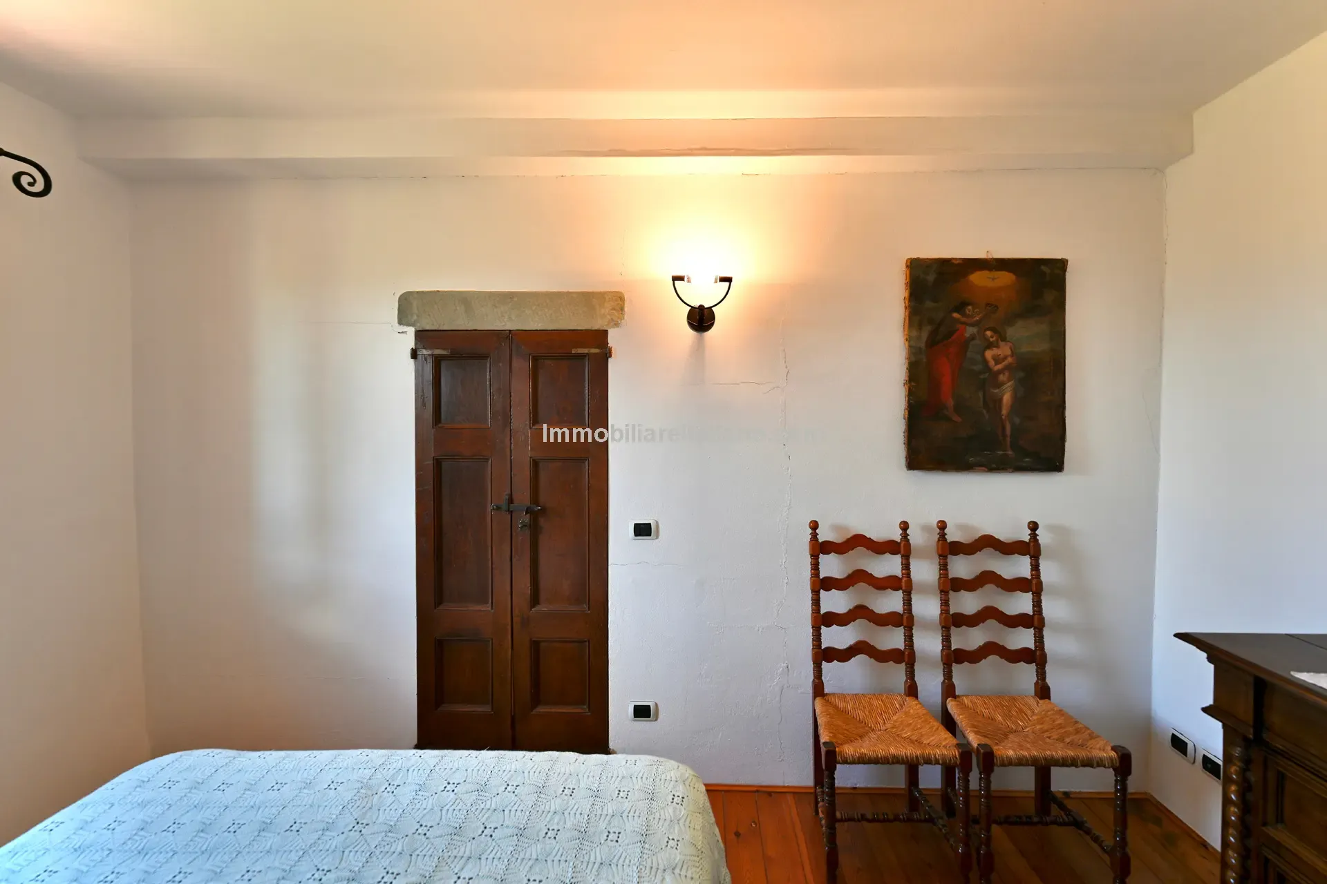 Spacious 5-Bedroom Farmhouse with Garden in Scenic Anghiari, Tuscany - View image 33 of 66