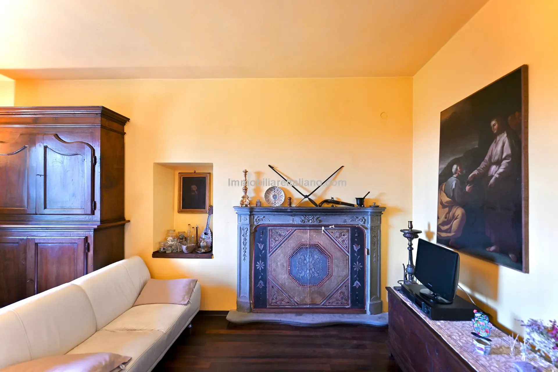 Spacious 5-Bedroom Farmhouse with Garden in Scenic Anghiari, Tuscany - View image 40 of 66