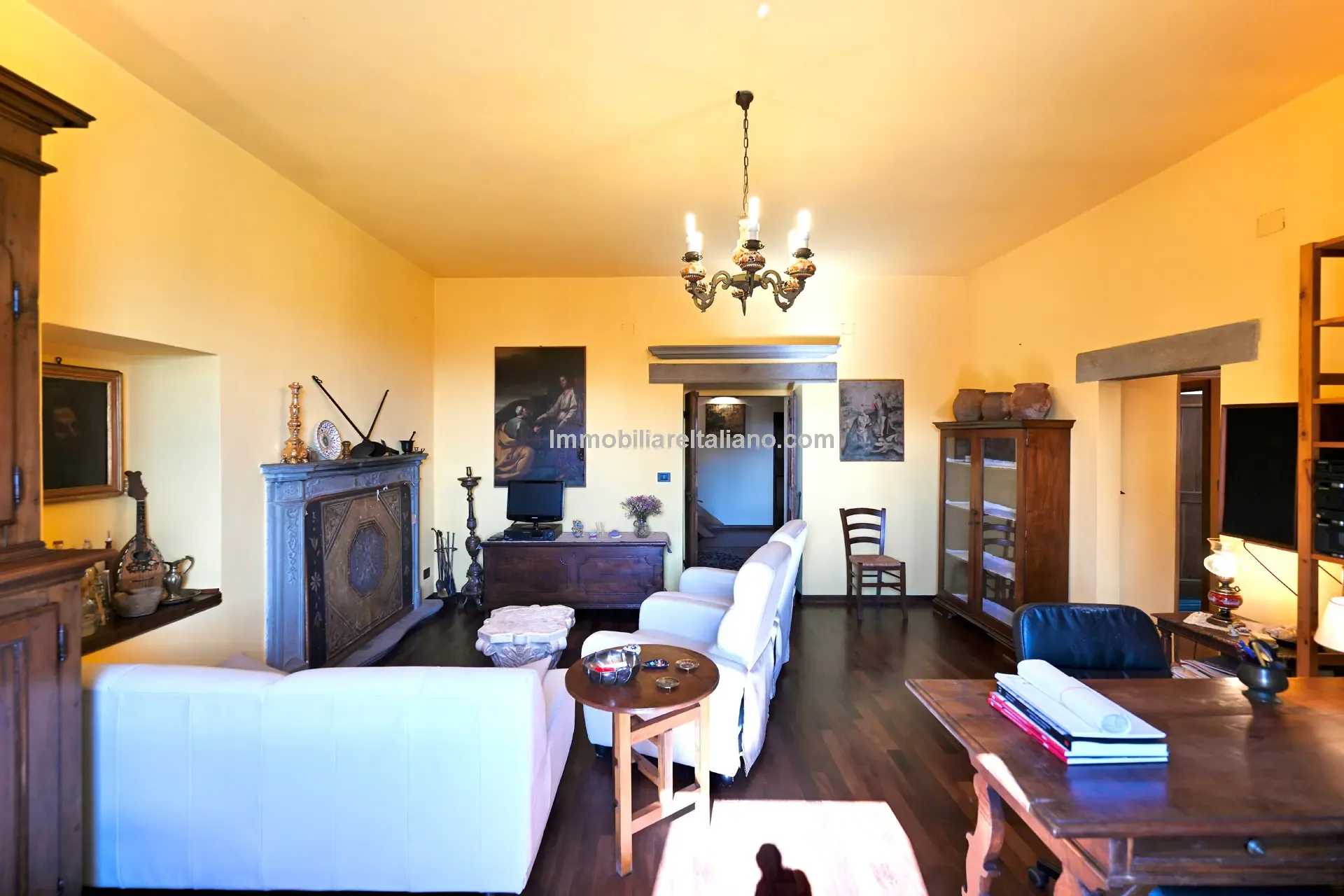 Spacious 5-Bedroom Farmhouse with Garden in Scenic Anghiari, Tuscany - View image 41 of 66