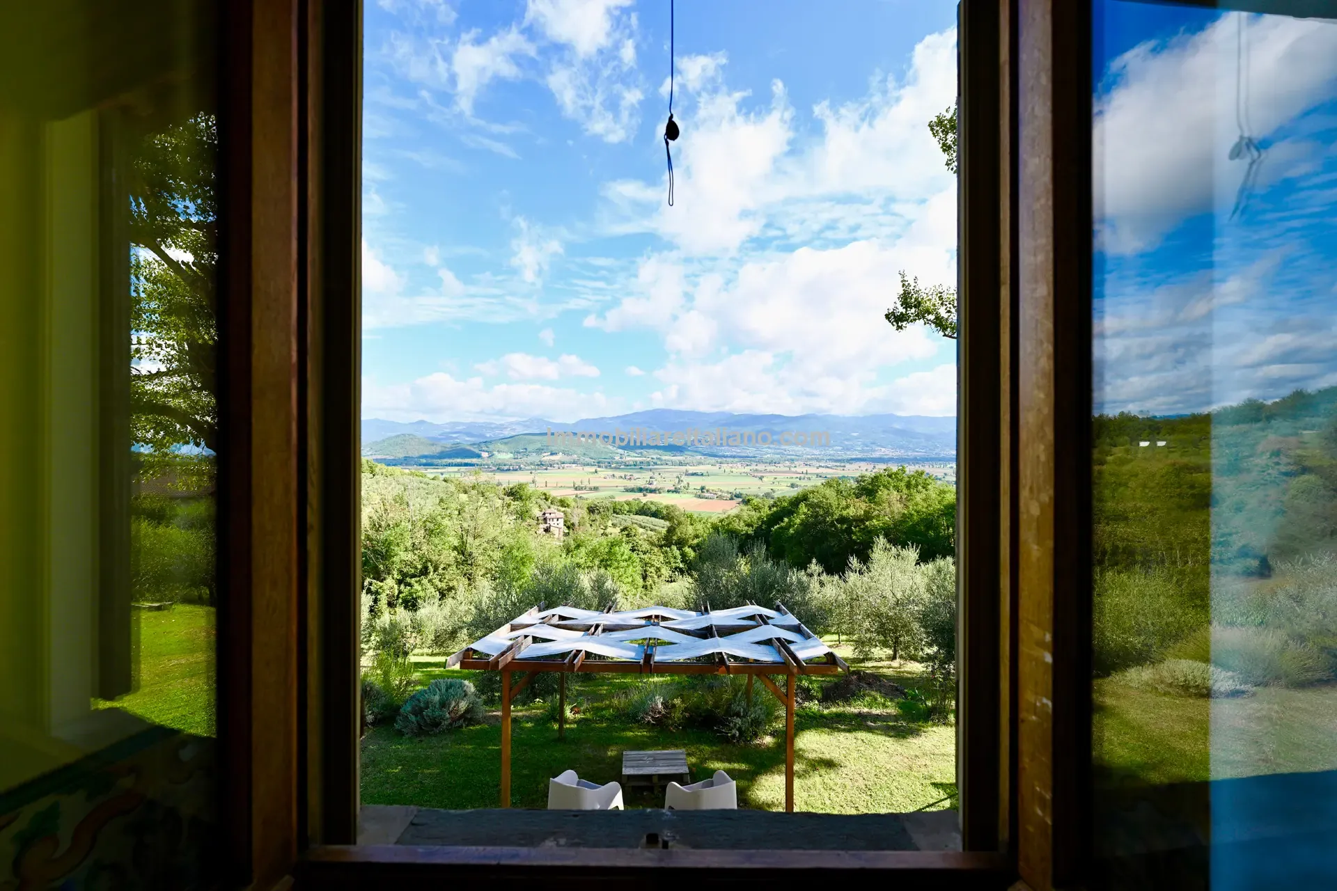 Spacious 5-Bedroom Farmhouse with Garden in Scenic Anghiari, Tuscany - View image 44 of 66