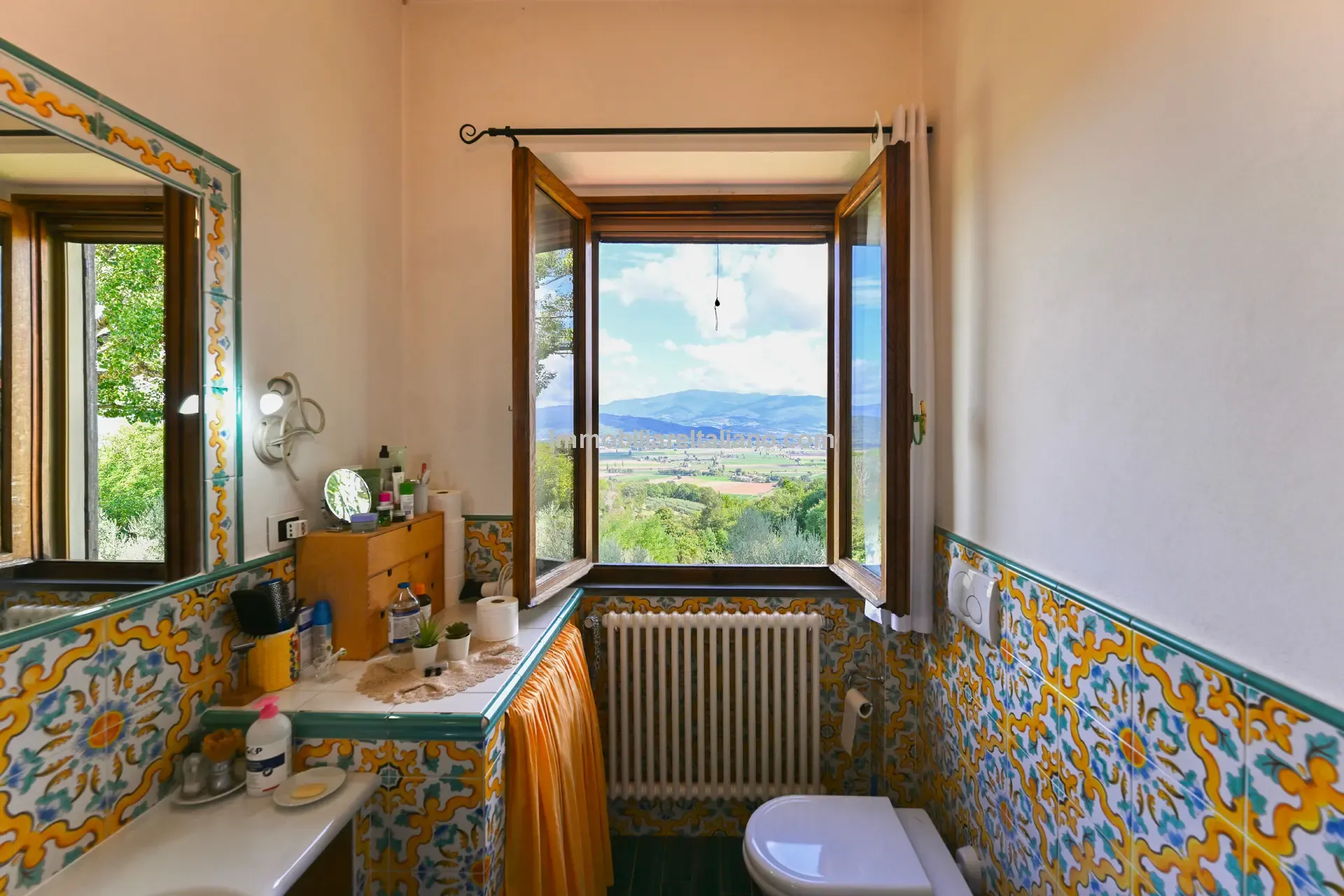 Spacious 5-Bedroom Farmhouse with Garden in Scenic Anghiari, Tuscany - View image 45 of 66