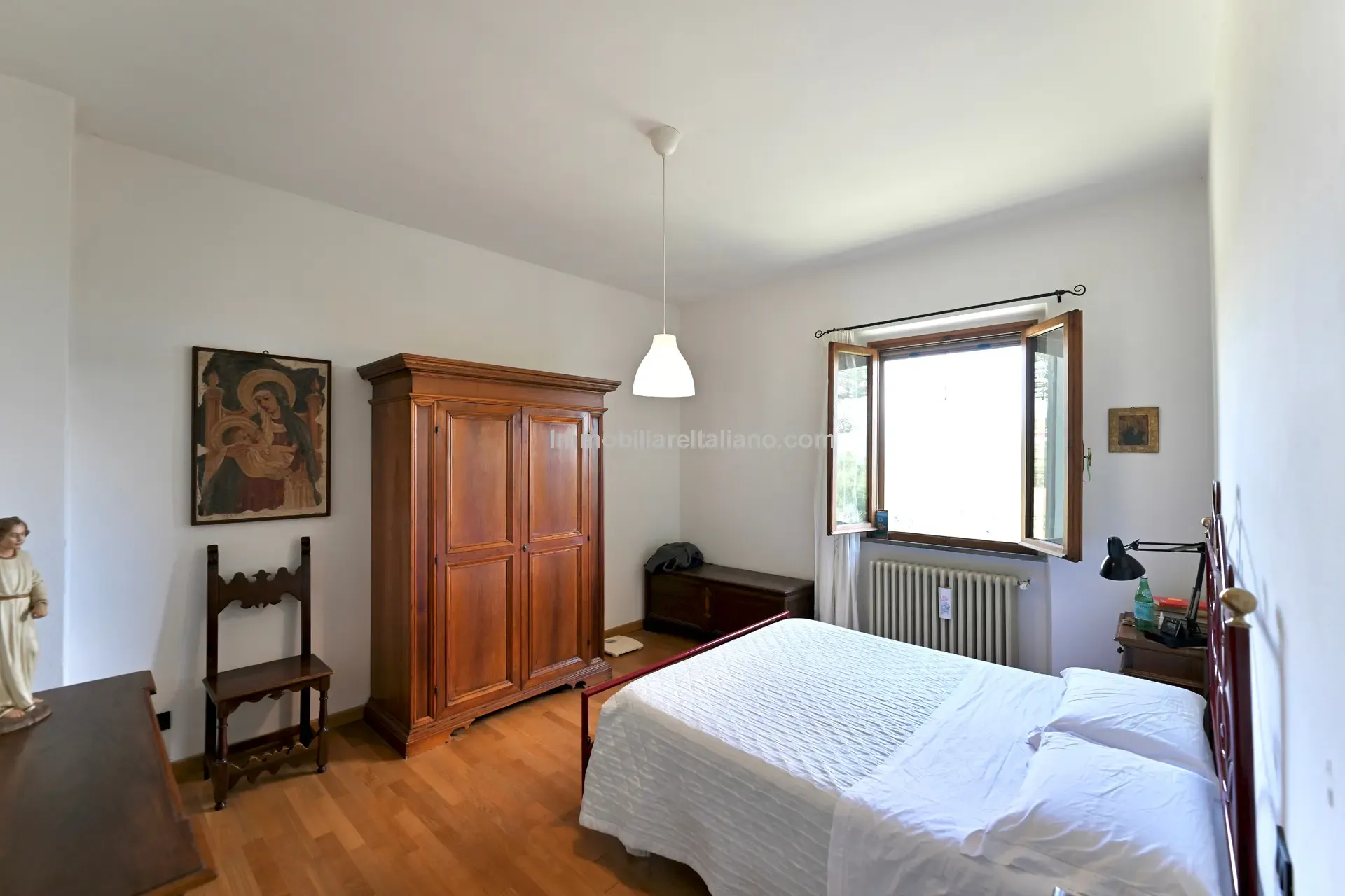Spacious 5-Bedroom Farmhouse with Garden in Scenic Anghiari, Tuscany - View image 51 of 66