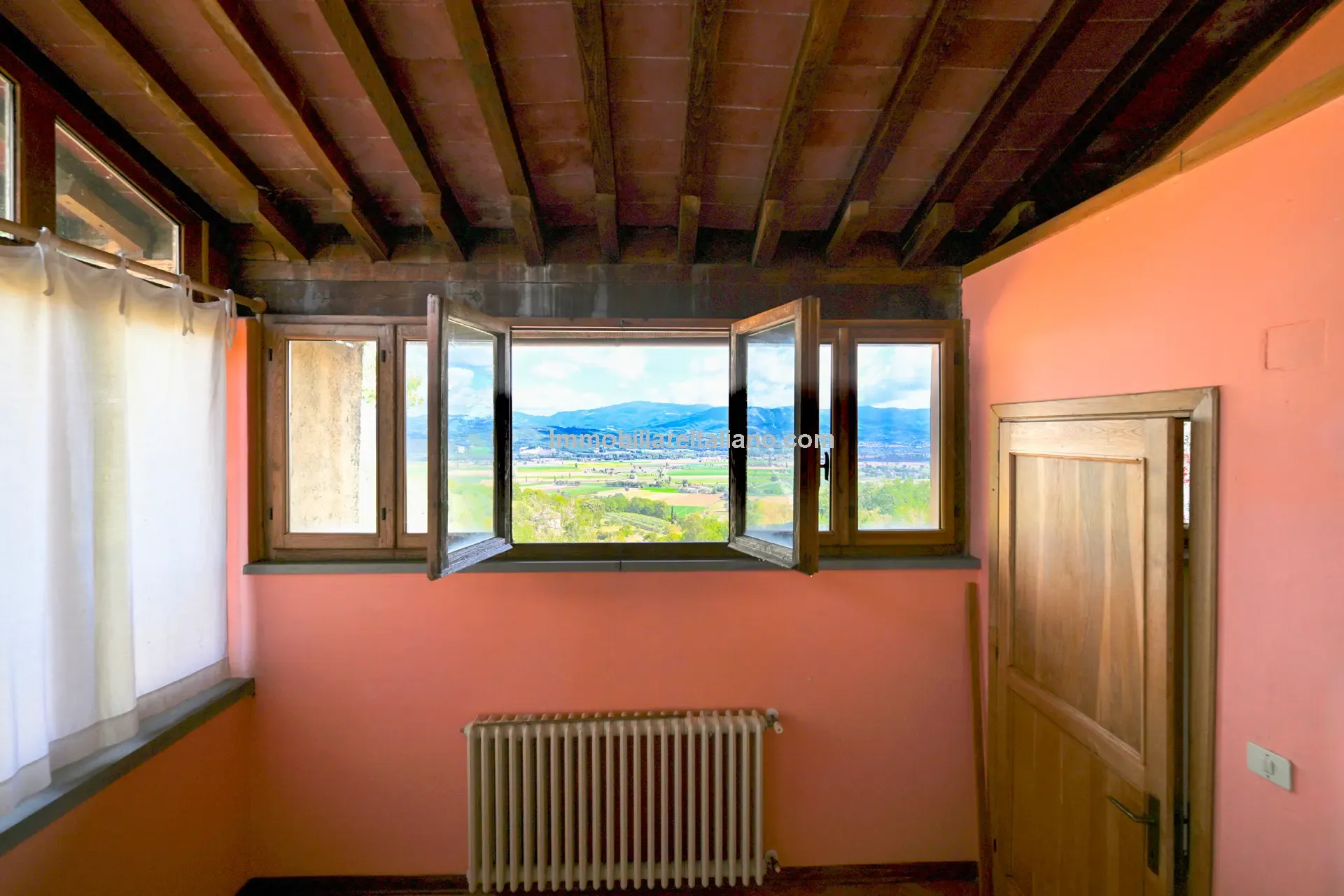 Spacious 5-Bedroom Farmhouse with Garden in Scenic Anghiari, Tuscany - View image 55 of 66