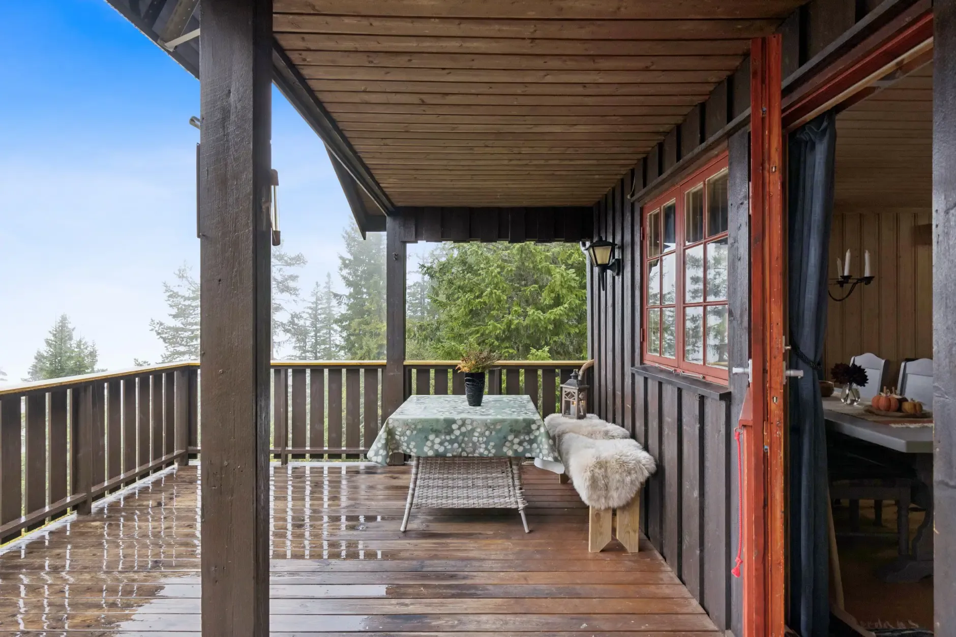 1970s Norwegian Cabin with Terrace and Scenic Trails - Image 4