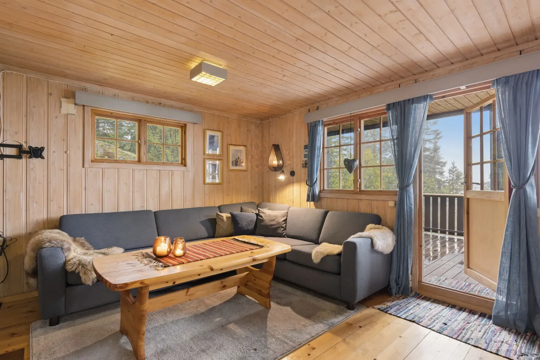 1970s Norwegian Cabin with Terrace and Scenic Trails - Image 5