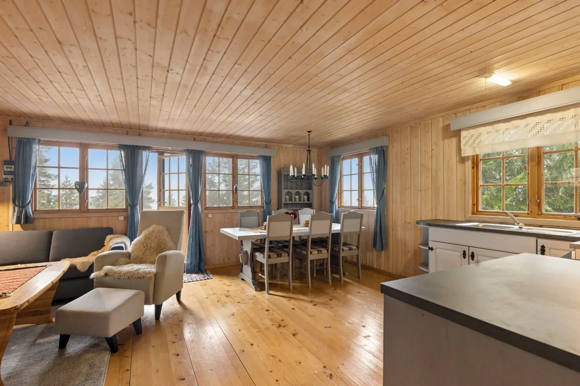 1970s Norwegian Cabin with Terrace and Scenic Trails - View image 7 of 30
