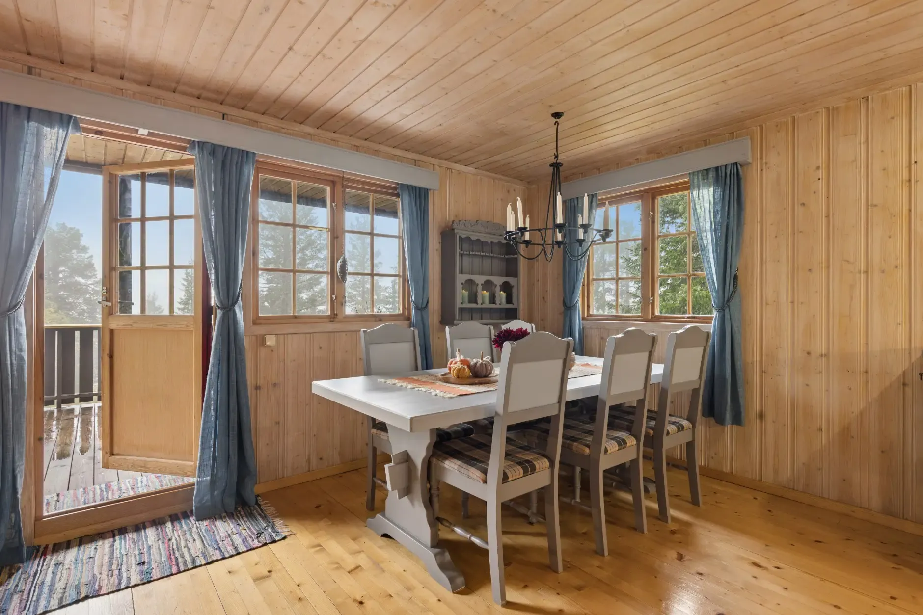 1970s Norwegian Cabin with Terrace and Scenic Trails - View image 8 of 30