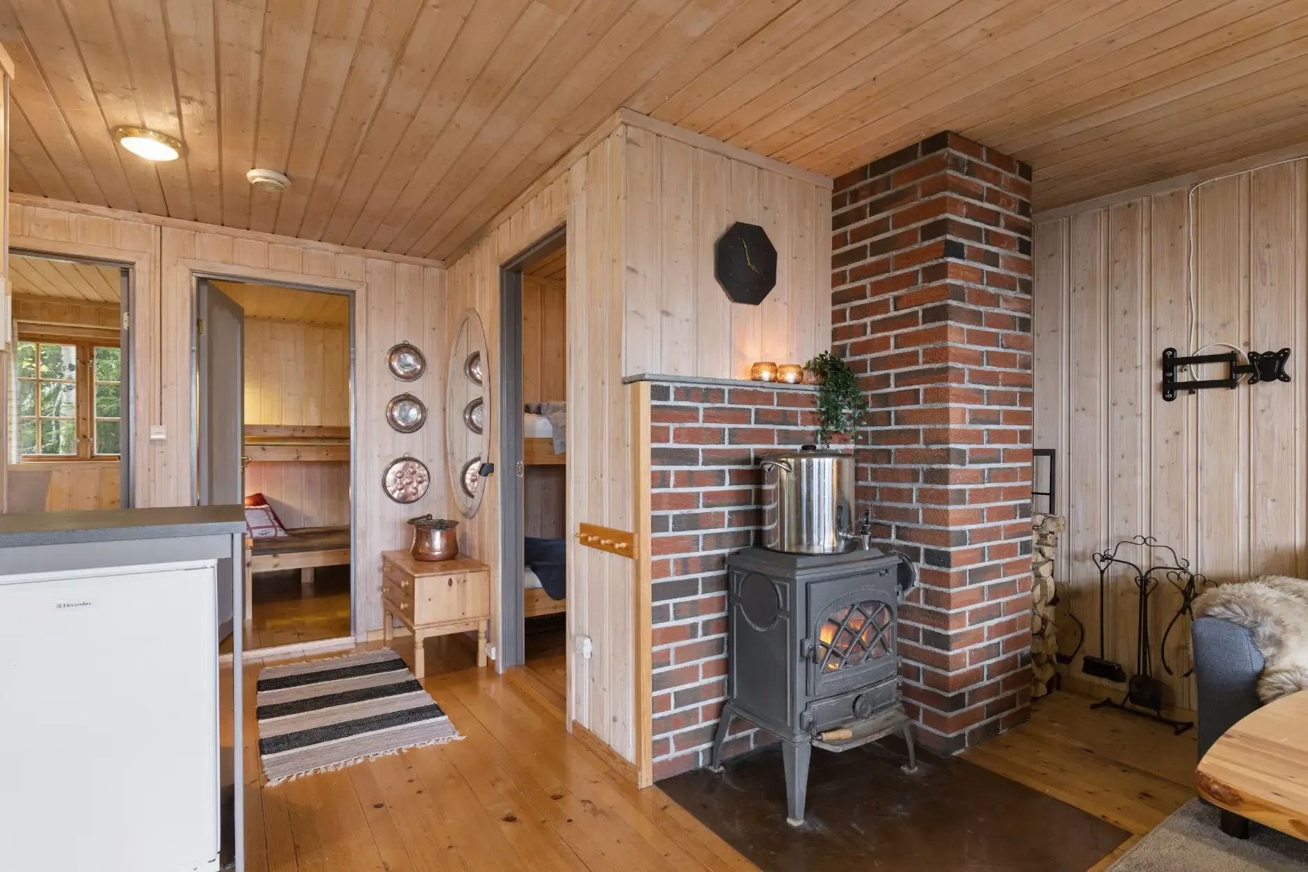 1970s Norwegian Cabin with Terrace and Scenic Trails - View image 10 of 30