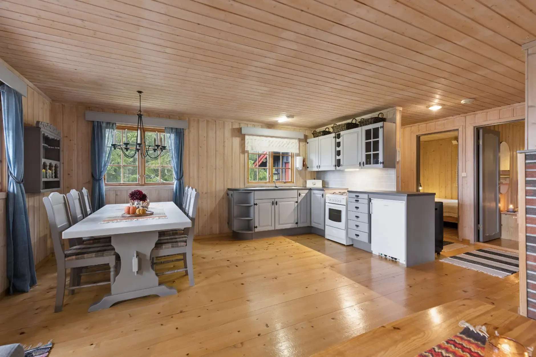 1970s Norwegian Cabin with Terrace and Scenic Trails - View image 12 of 30