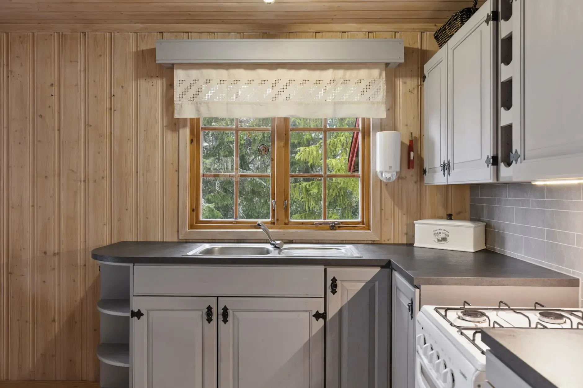 1970s Norwegian Cabin with Terrace and Scenic Trails - View image 14 of 30