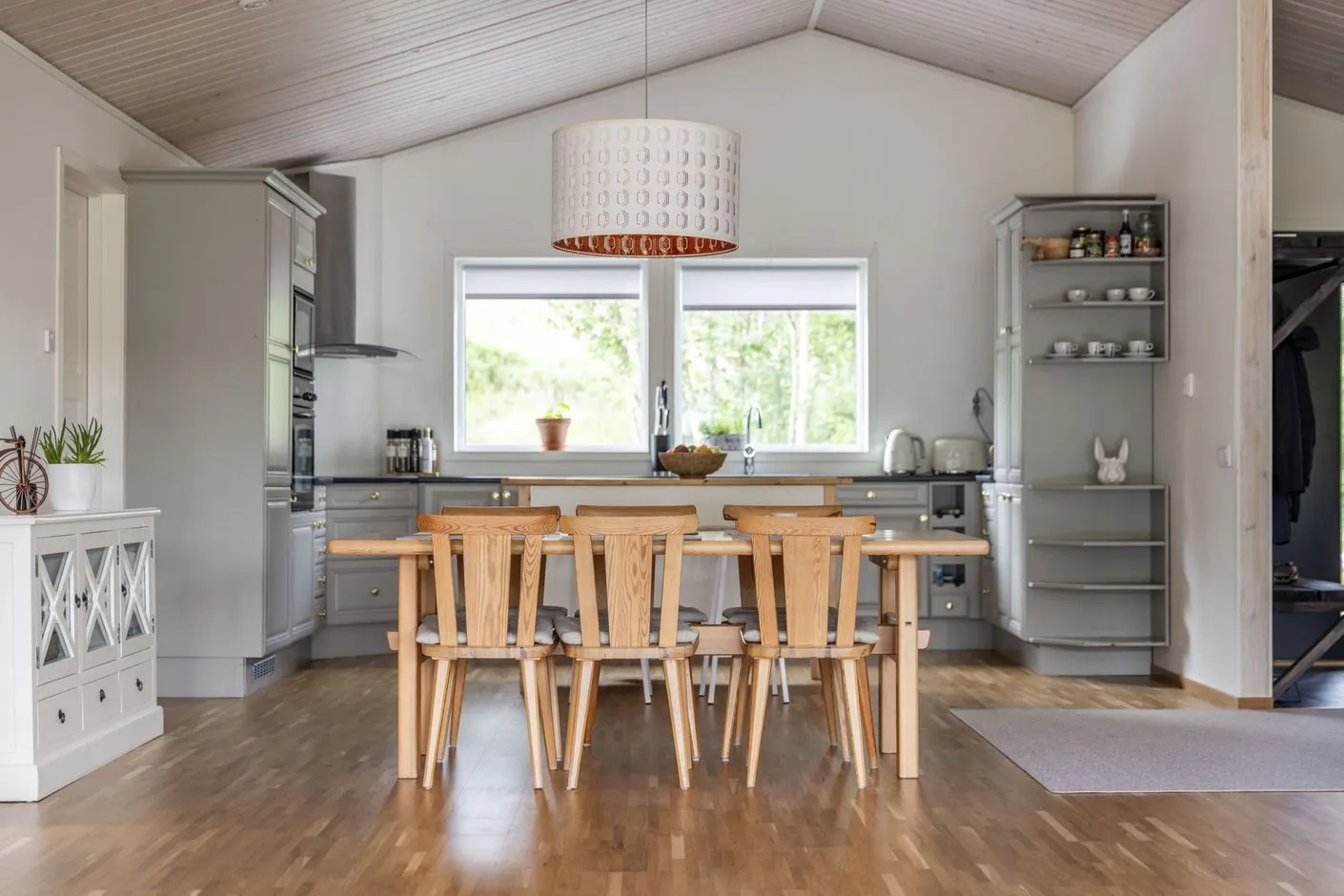 Contemporary 3-Bedroom House with Expansive Garden in Scenic Funäsdalen, Sweden - View image 7 of 34