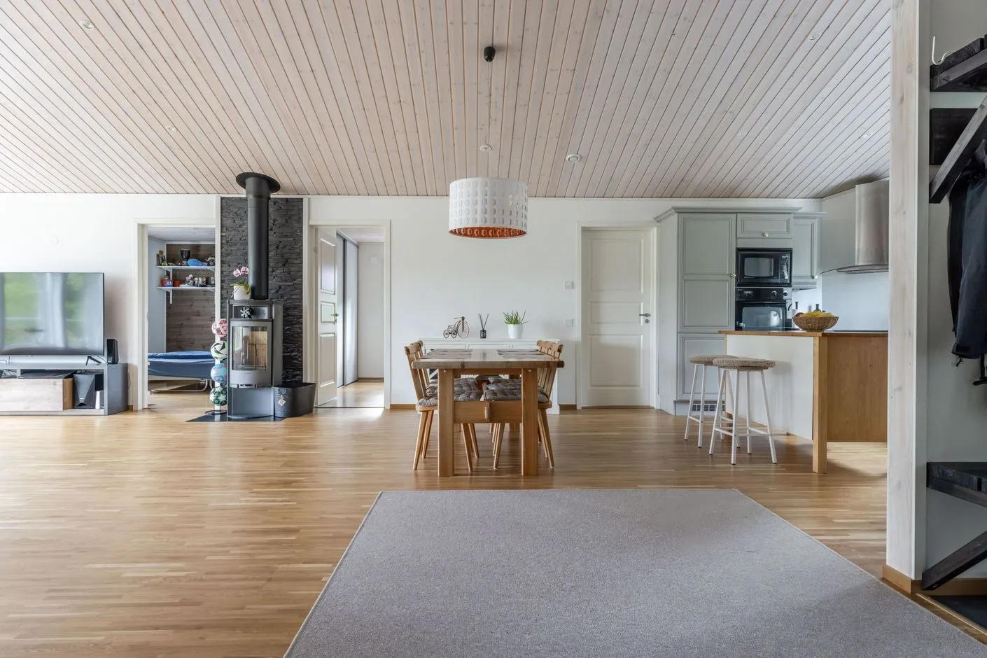 Contemporary 3-Bedroom House with Expansive Garden in Scenic Funäsdalen, Sweden - View image 9 of 34