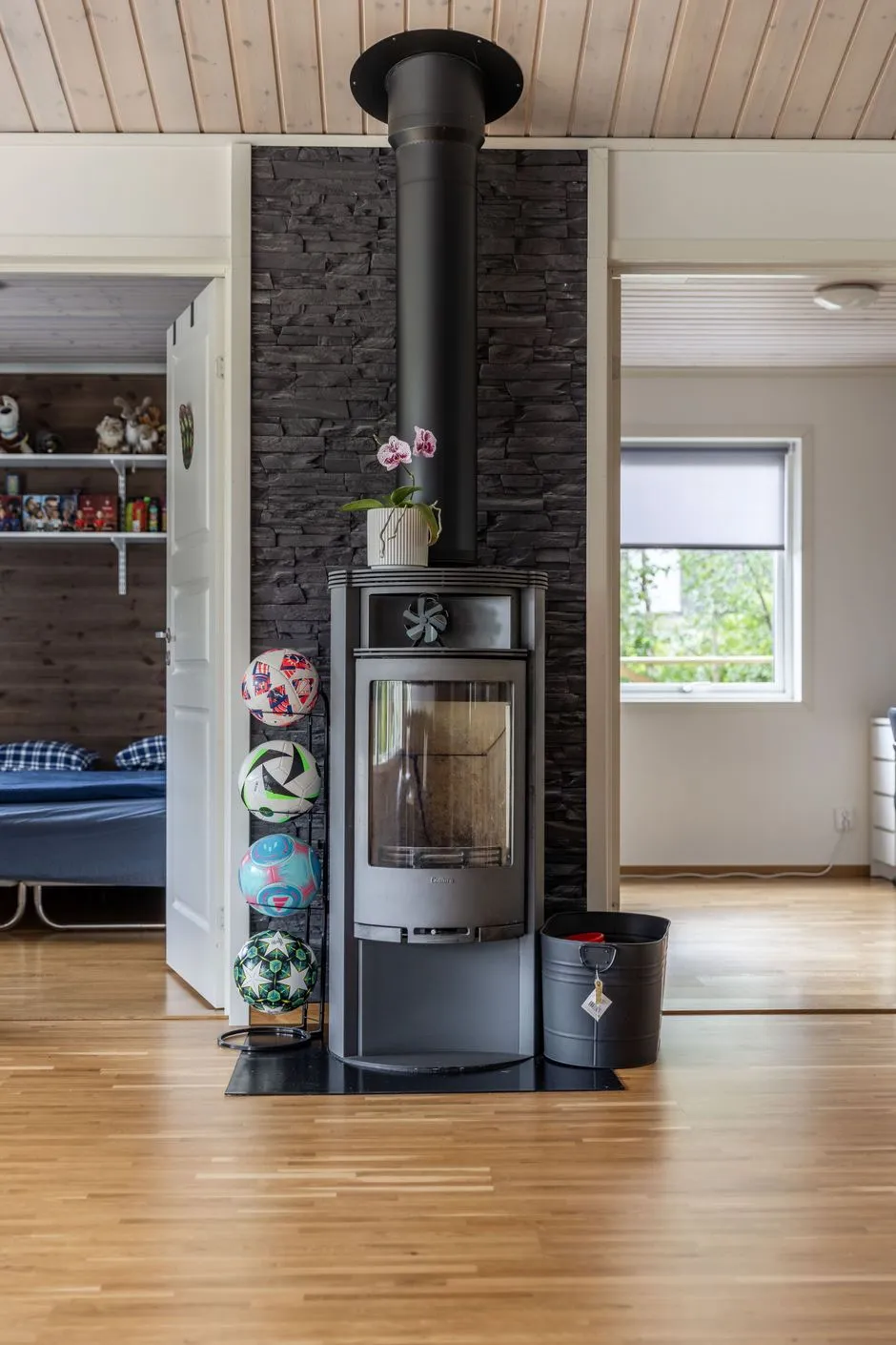 Contemporary 3-Bedroom House with Expansive Garden in Scenic Funäsdalen, Sweden - View image 11 of 34