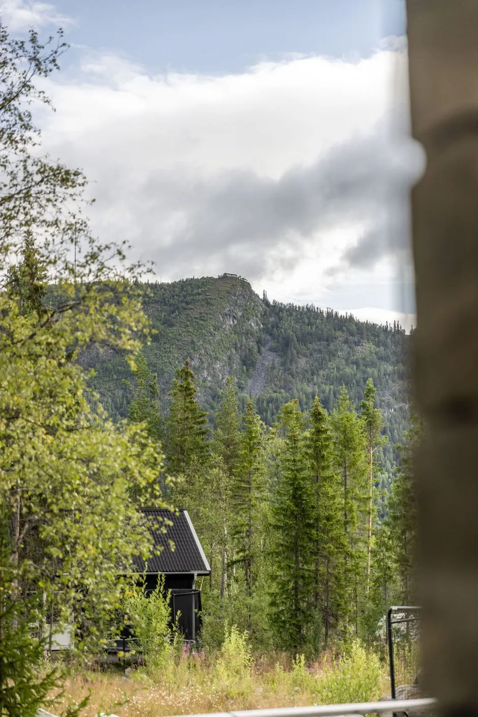 Contemporary 3-Bedroom House with Expansive Garden in Scenic Funäsdalen, Sweden - View image 34 of 34