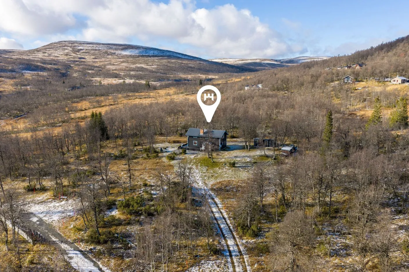 1950s Swedish Country House with Expansive Garden in Scenic Bruksvallarna - Image 2