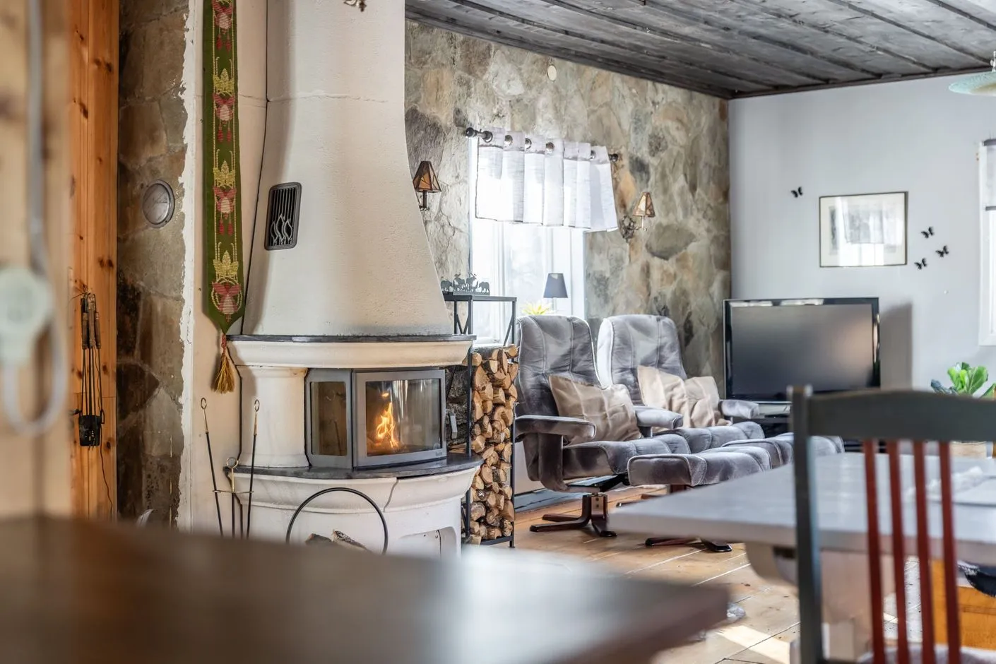 1950s Swedish Country House with Expansive Garden in Scenic Bruksvallarna - View image 6 of 23