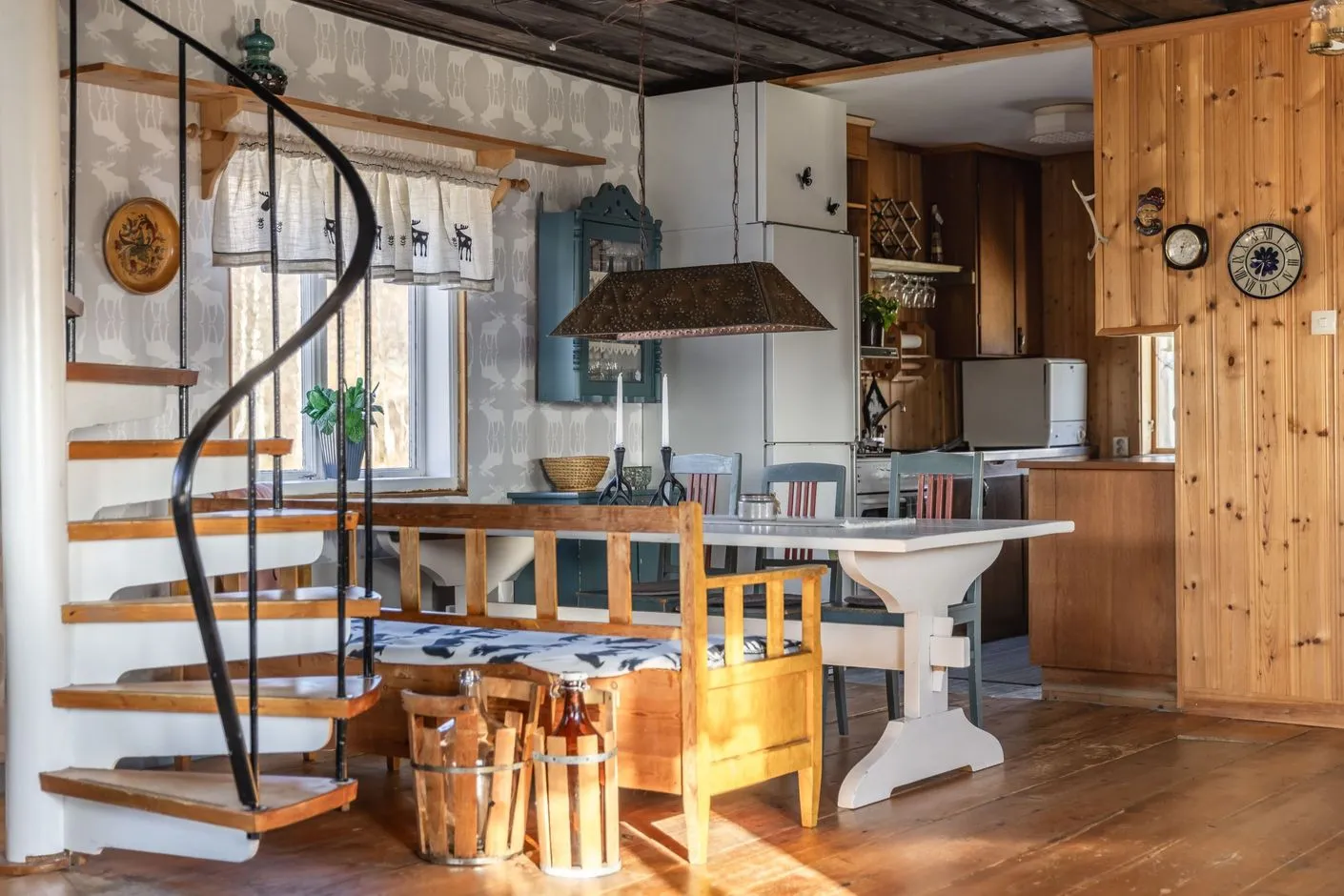 1950s Swedish Country House with Expansive Garden in Scenic Bruksvallarna - View image 7 of 23