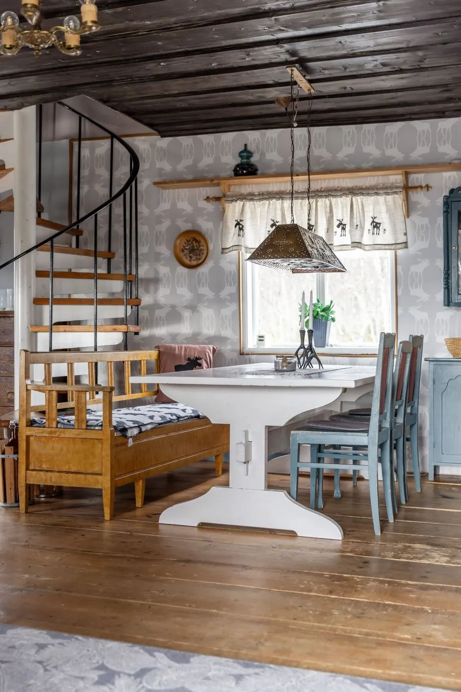 1950s Swedish Country House with Expansive Garden in Scenic Bruksvallarna - View image 10 of 23