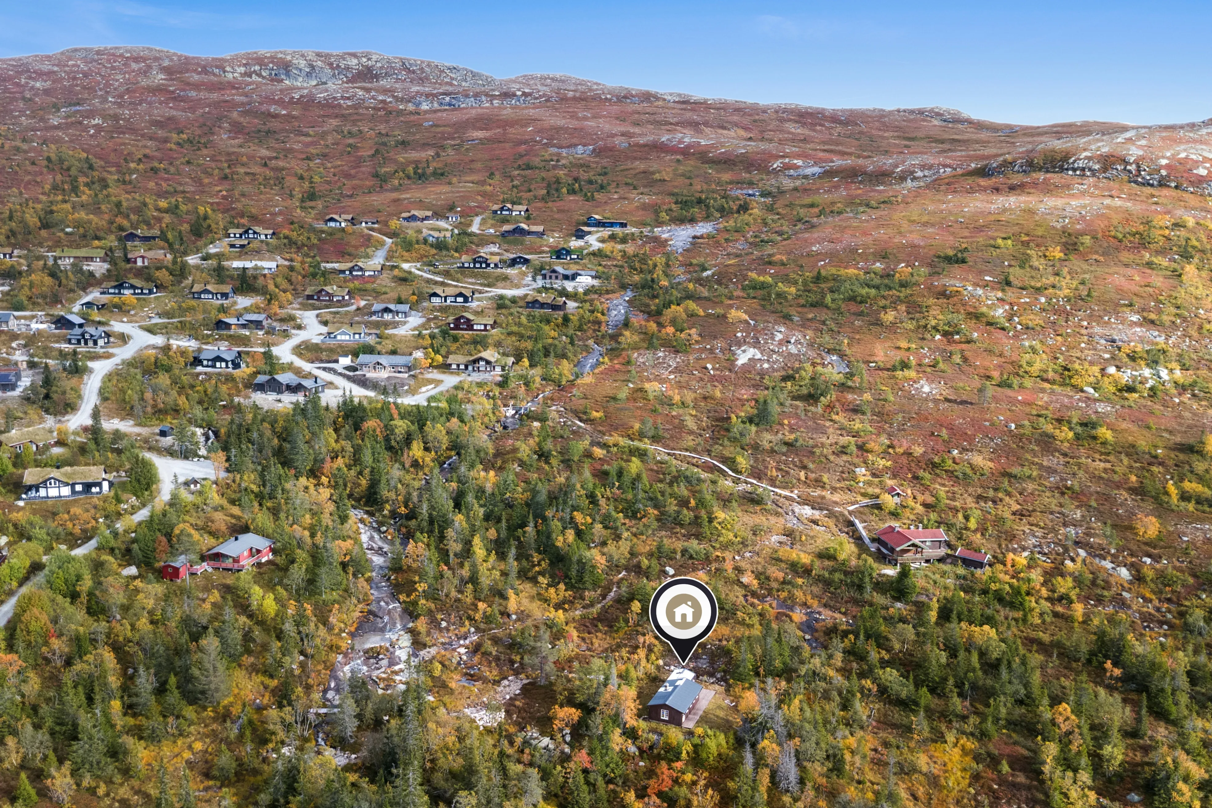 1960s Norwegian Cabin with Expansive Land and Terrace in Scenic Flå - Image 2