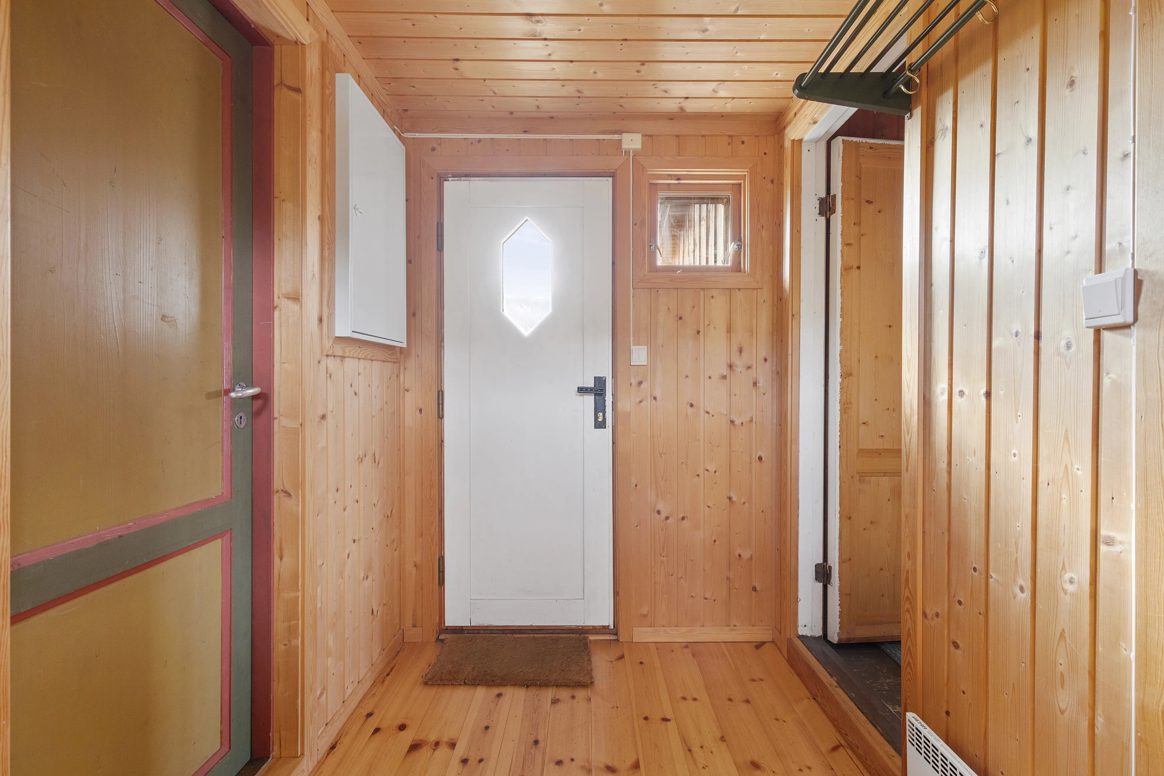 1960s Norwegian Cabin with Expansive Land and Terrace in Scenic Flå - Image 5