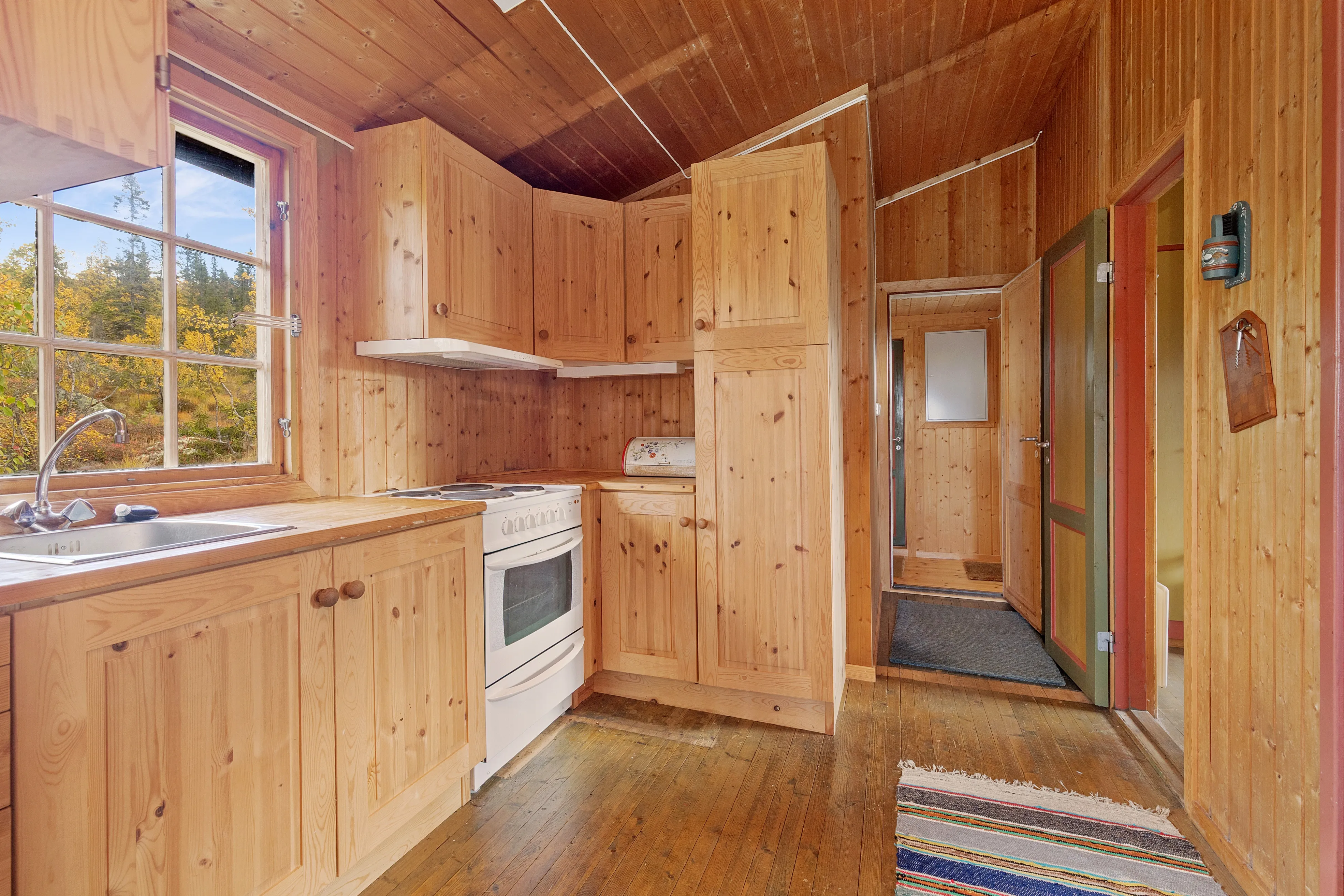 1960s Norwegian Cabin with Expansive Land and Terrace in Scenic Flå - View image 12 of 34