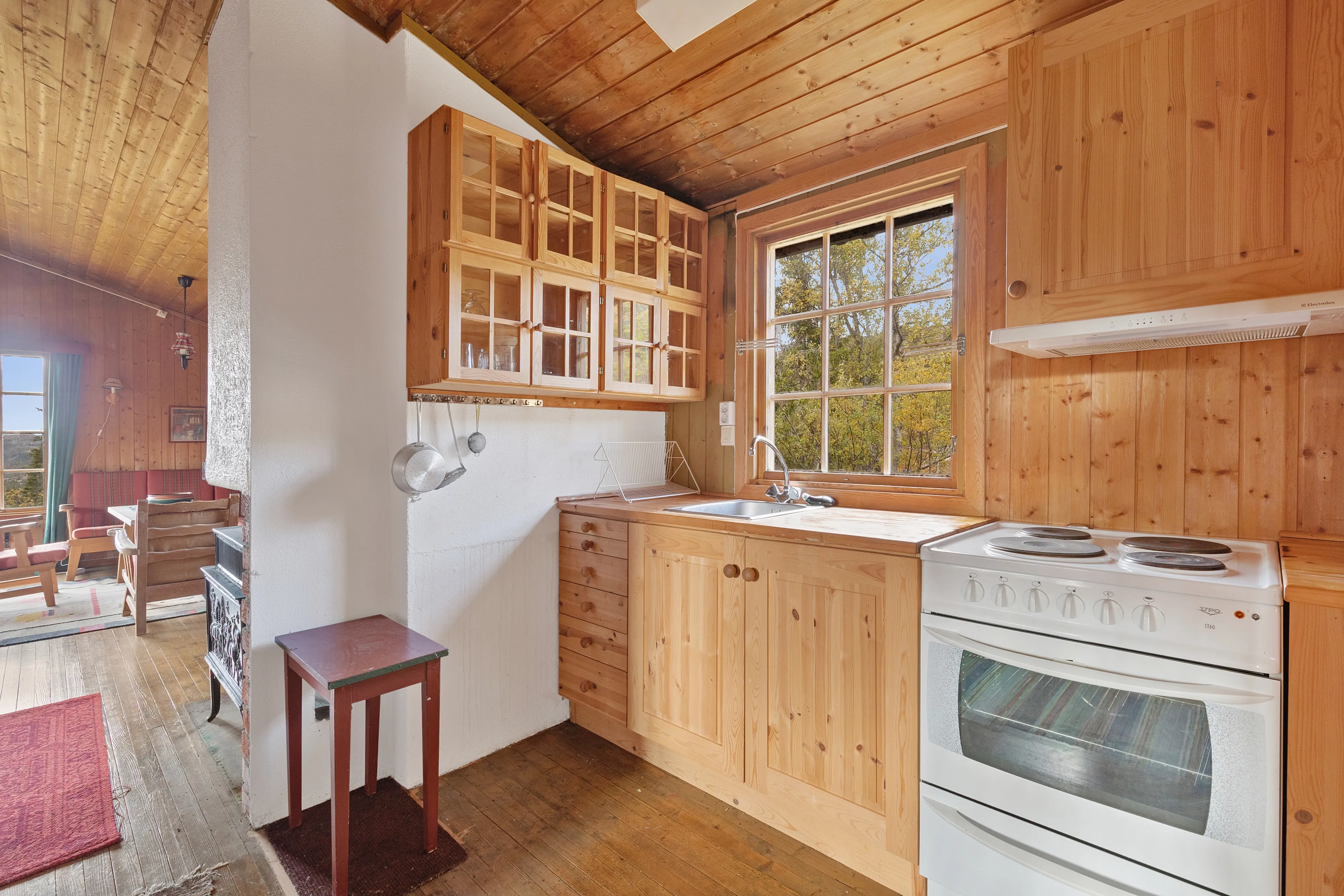 1960s Norwegian Cabin with Expansive Land and Terrace in Scenic Flå - View image 13 of 34
