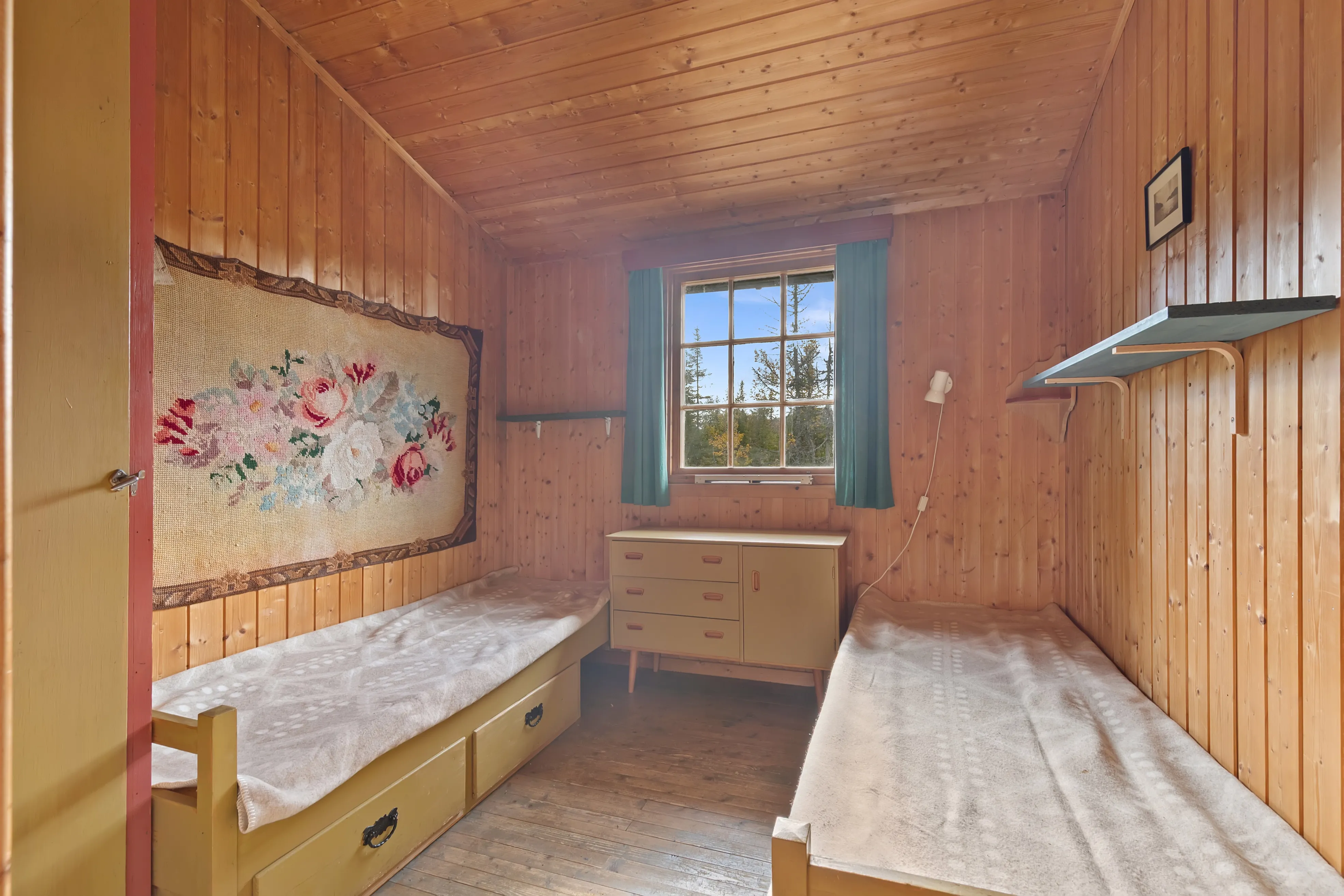 1960s Norwegian Cabin with Expansive Land and Terrace in Scenic Flå - View image 20 of 34