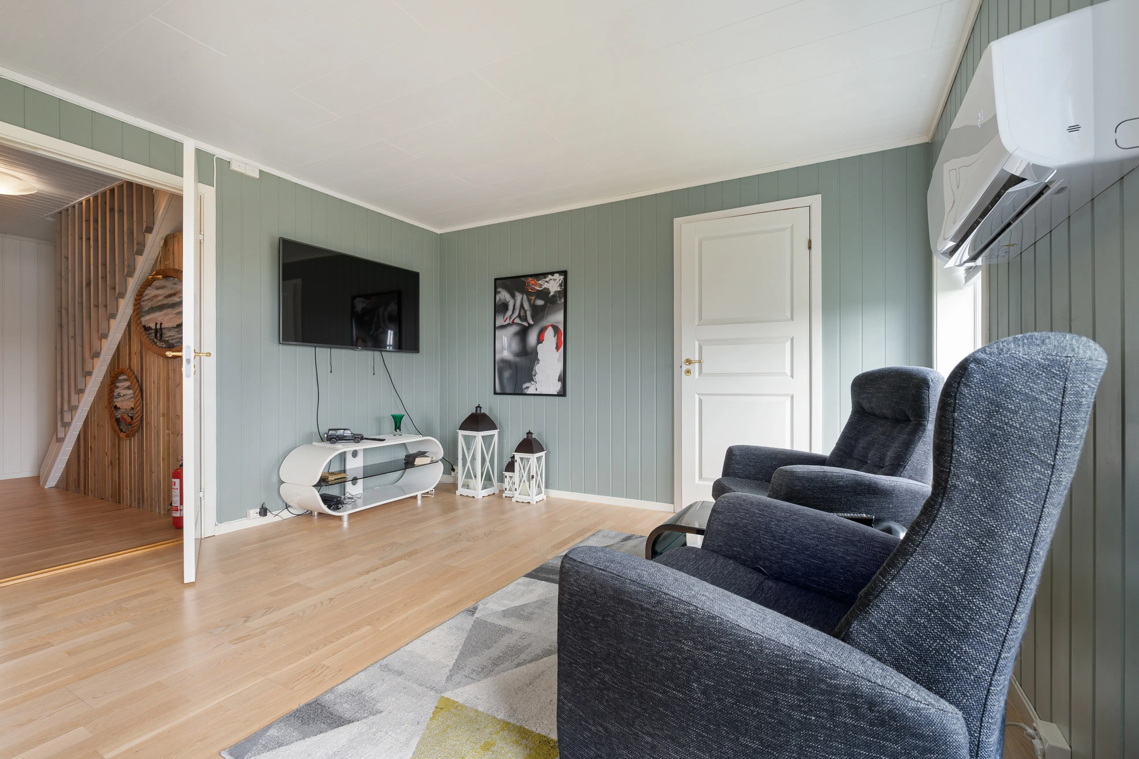 1950s Norwegian House with Garden and Terrace in Coastal Straumsjøen - View image 7 of 40