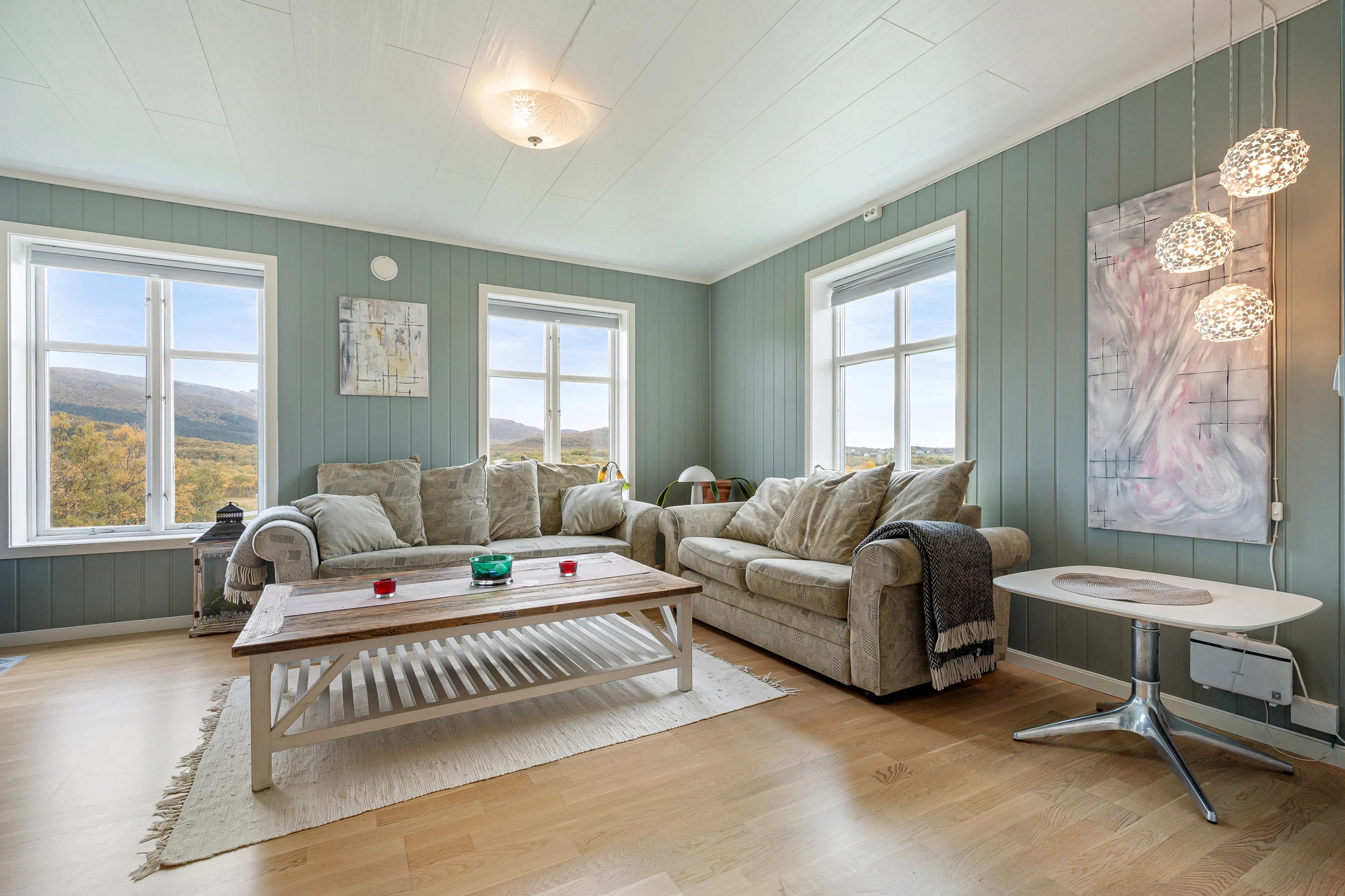 1950s Norwegian House with Garden and Terrace in Coastal Straumsjøen - View image 11 of 40