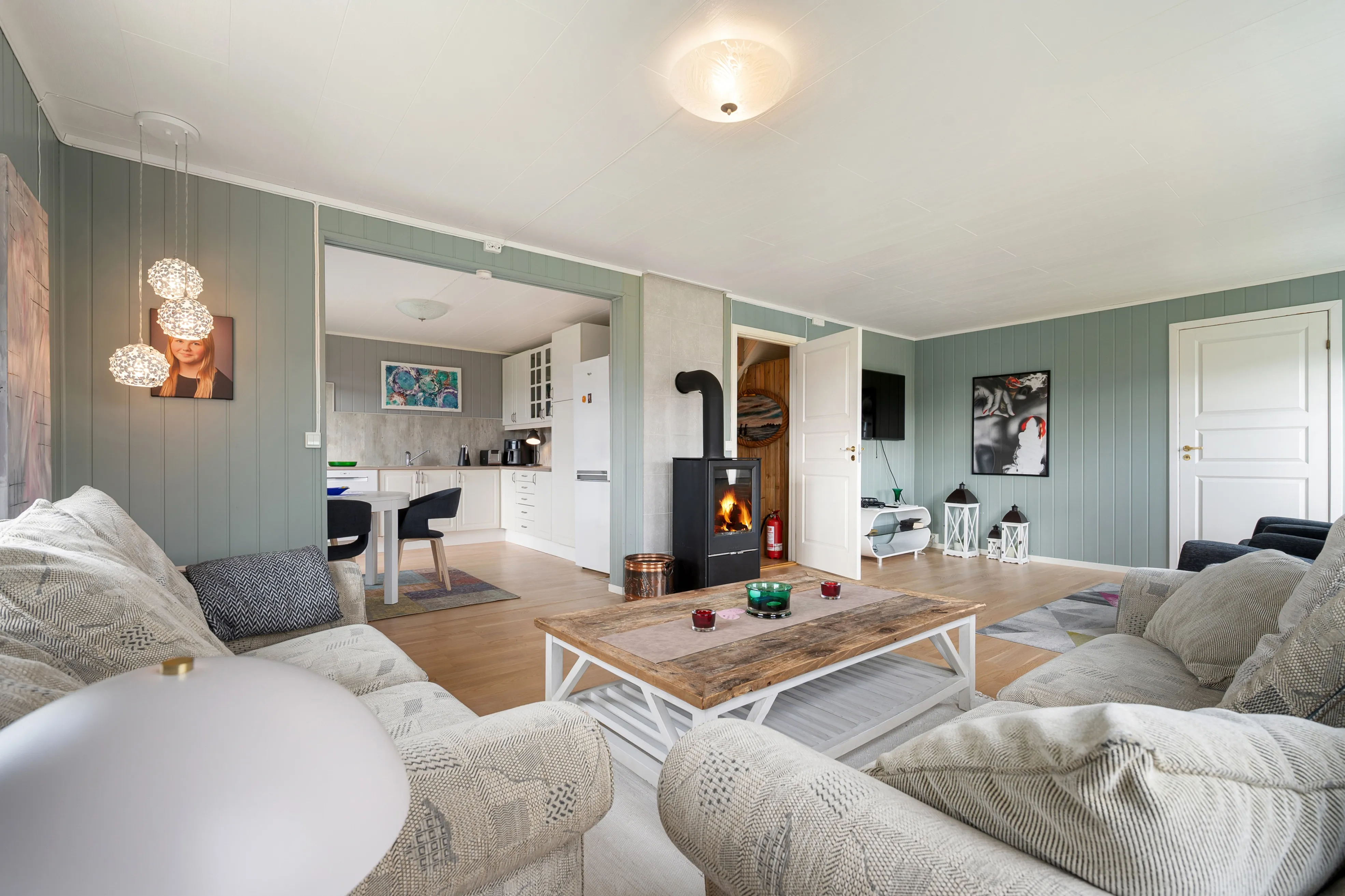 1950s Norwegian House with Garden and Terrace in Coastal Straumsjøen - View image 12 of 40