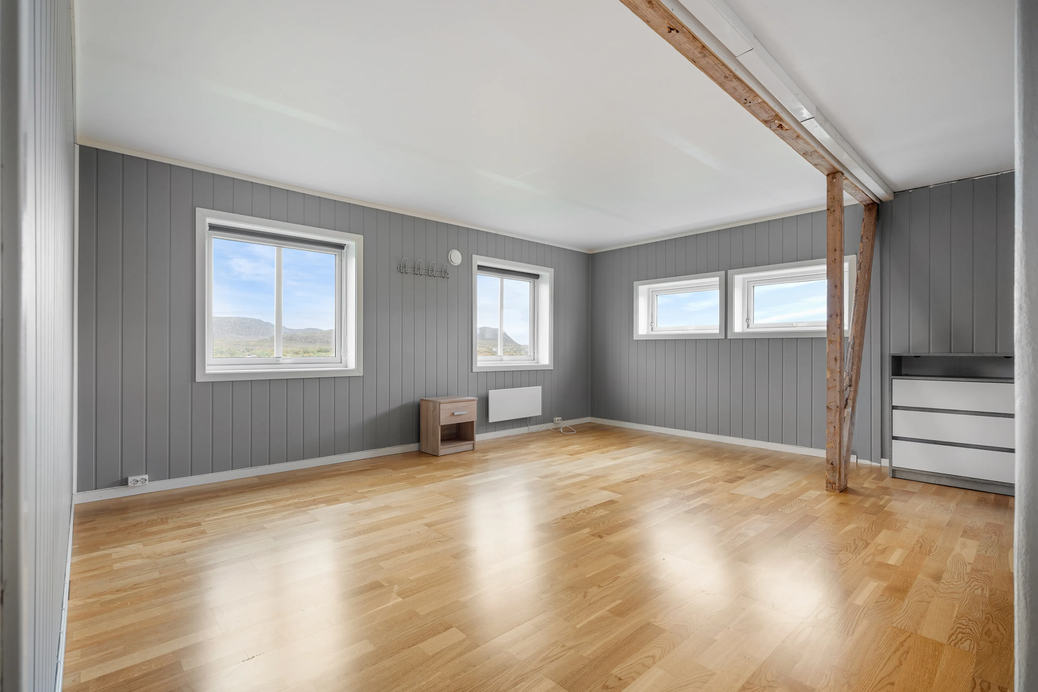 1950s Norwegian House with Garden and Terrace in Coastal Straumsjøen - View image 21 of 40