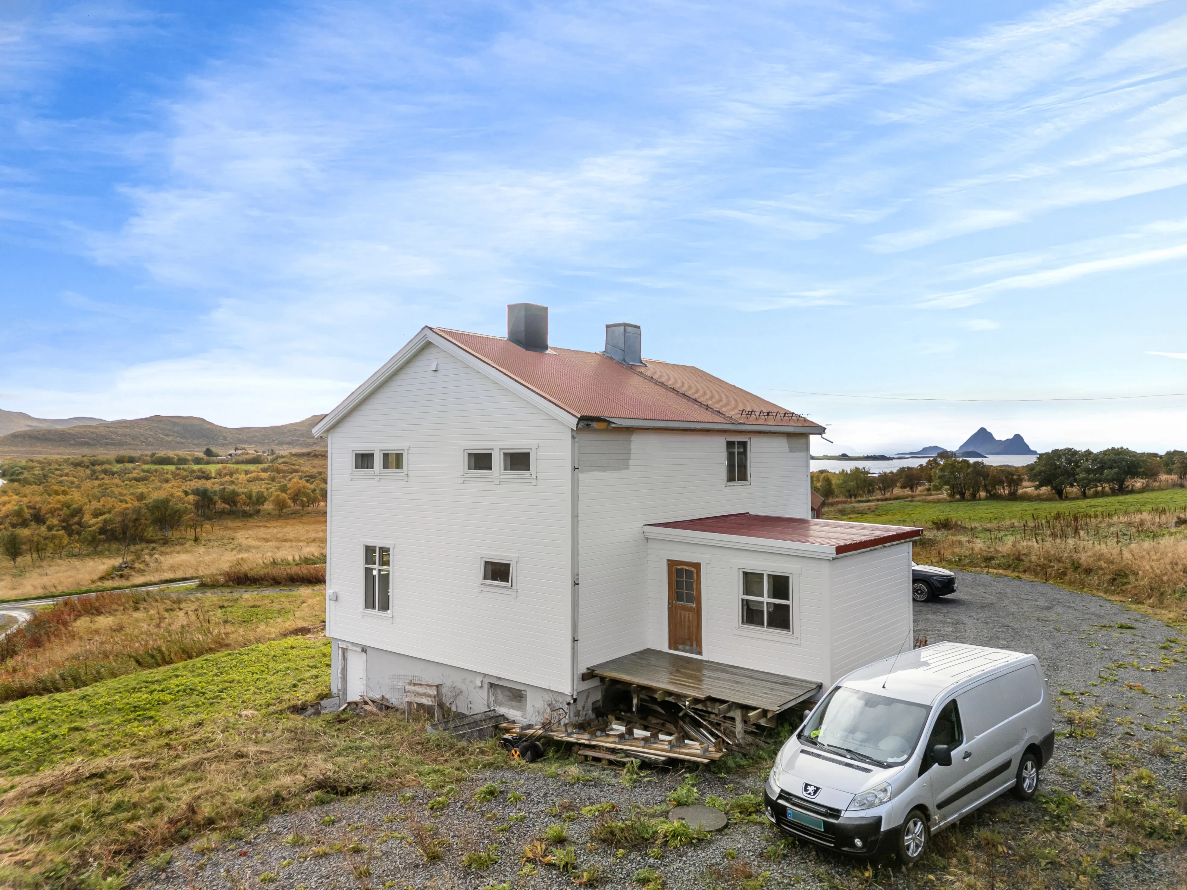 1950s Norwegian House with Garden and Terrace in Coastal Straumsjøen - View image 28 of 40